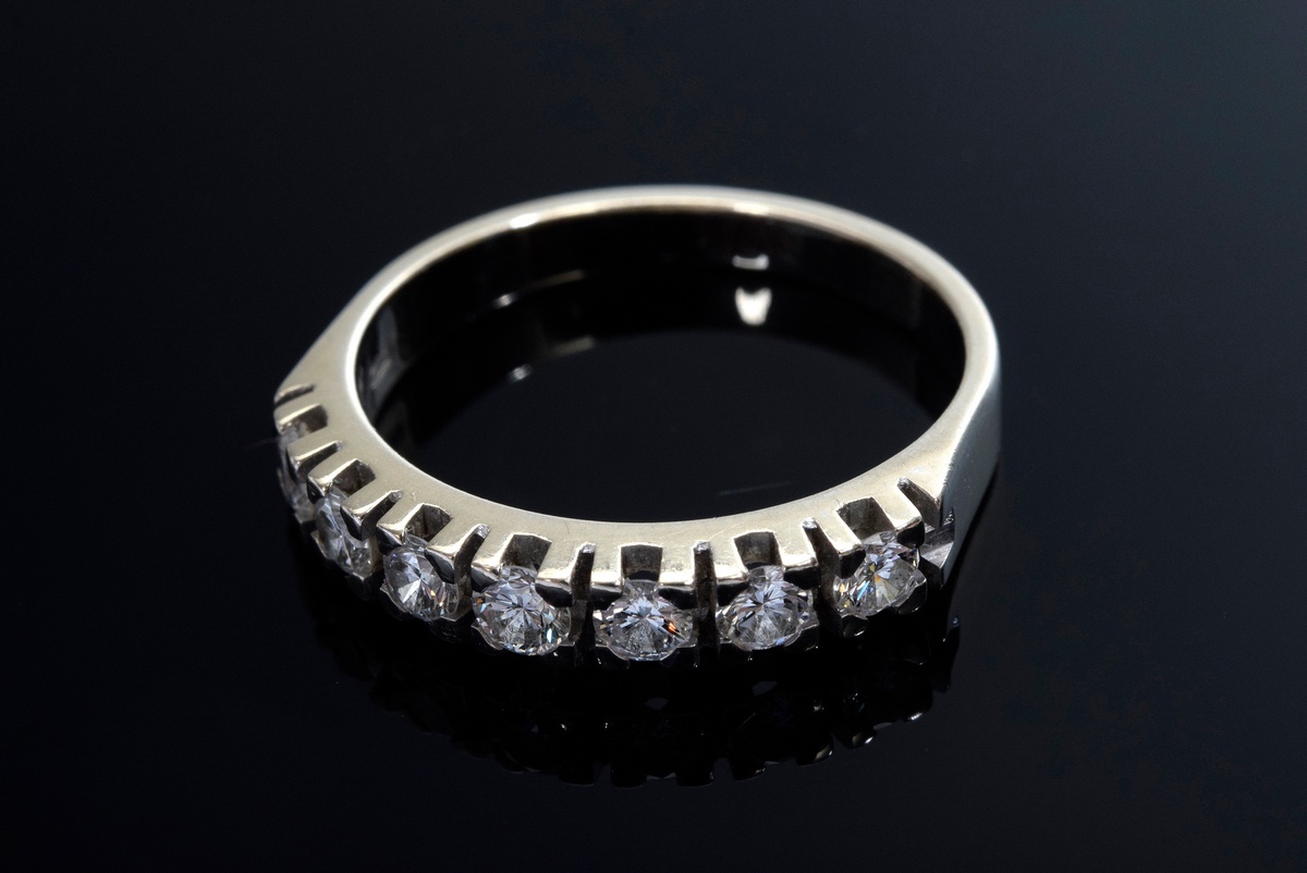 Narrow WG 585 lady's ring with 7 brilliants (together approx. 0.50ct/VSI/W) in lobed settings, 3g,  - Image 2 of 2