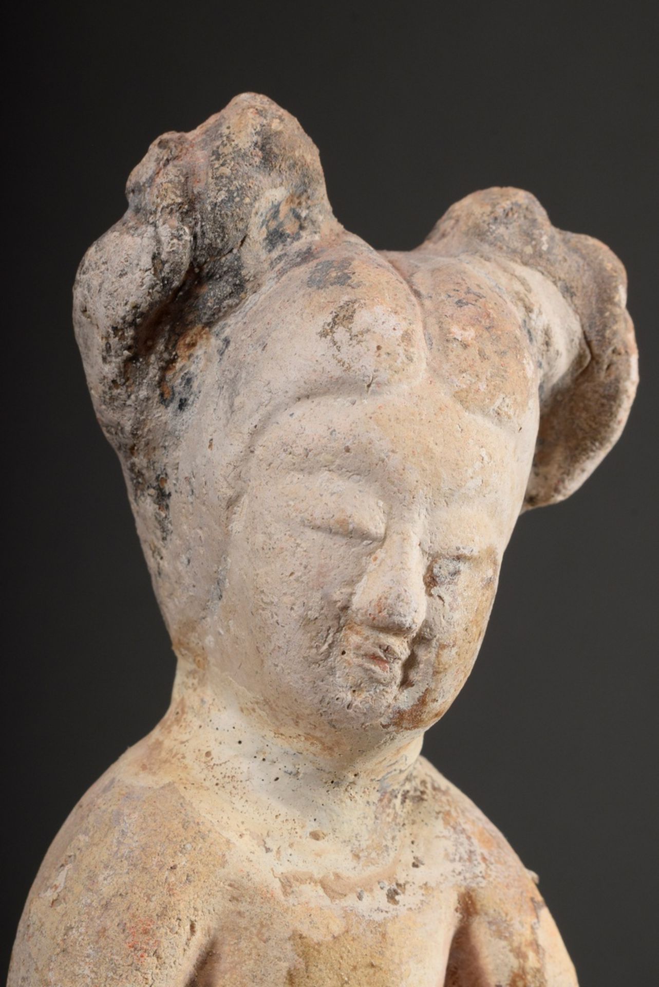 Chinese funeral figure "court lady with double hairdo" in Tang style, terracotta with remains of pa - Image 4 of 5