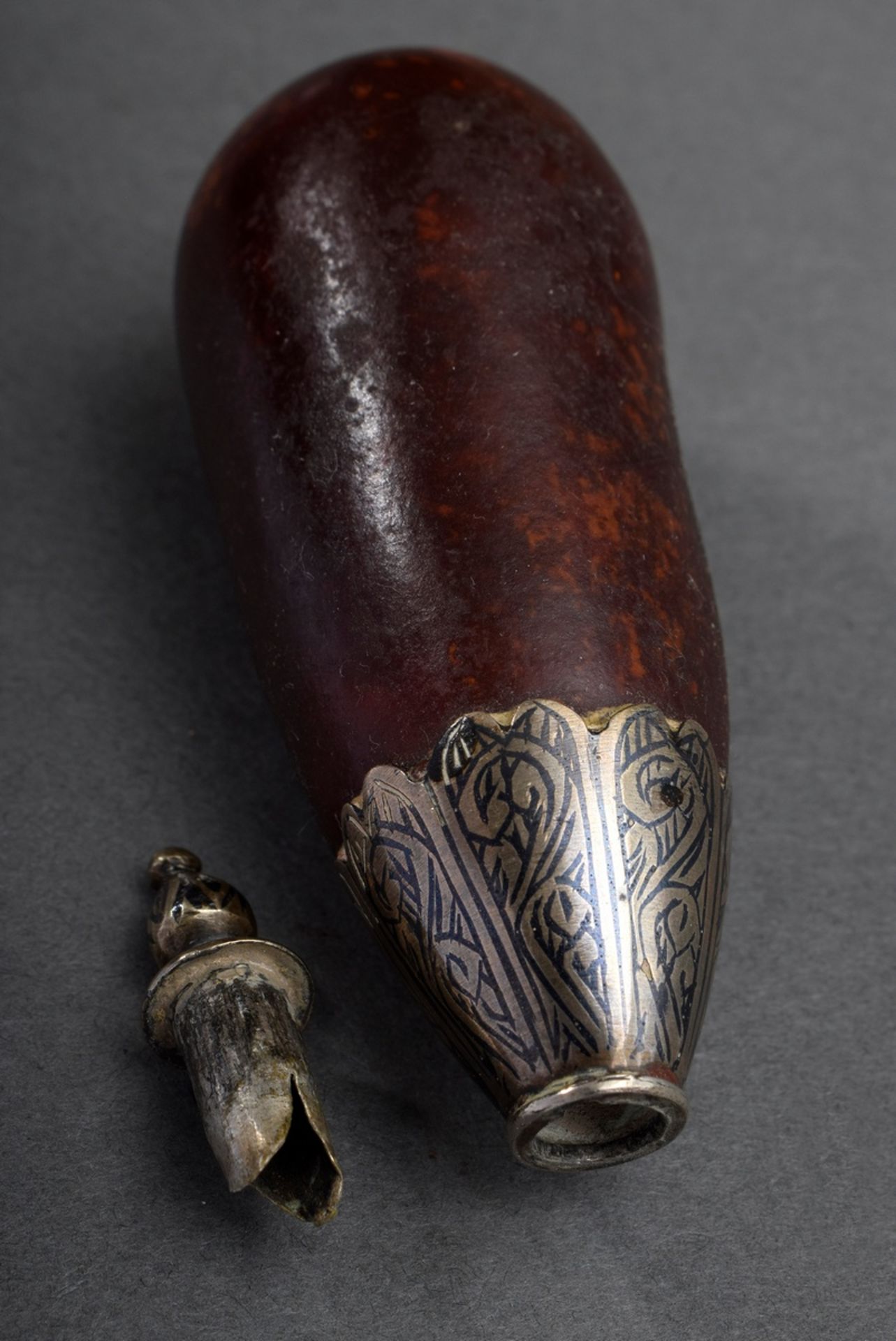 Ornamental gourd snuff bottle with niello silver mount, probably Caucasus 19th century, l. 10cm, mi - Image 3 of 3