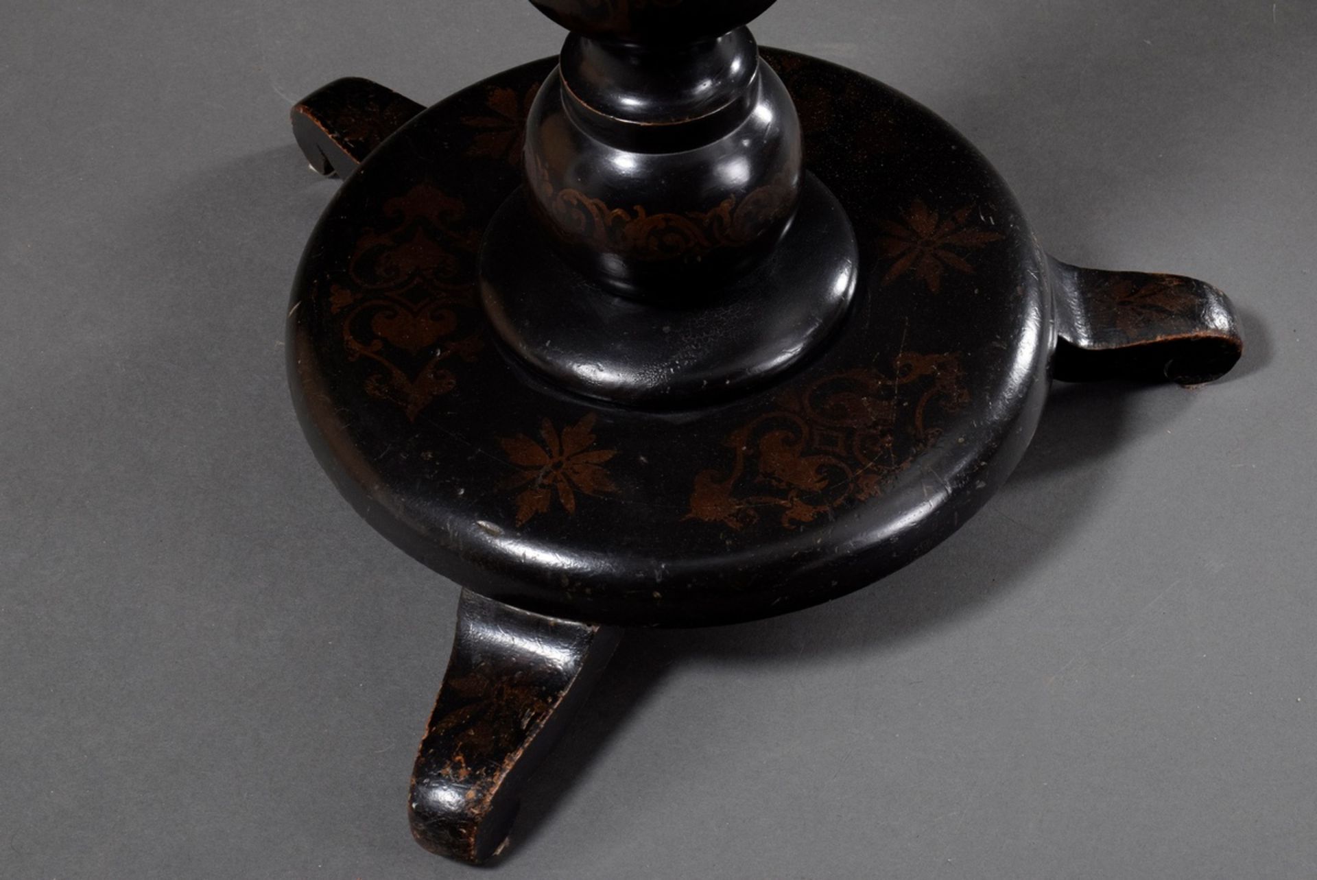 Small black lacquer table with polychrome painting "Tudor Castle" on the top, England 2nd half 19th - Image 4 of 4