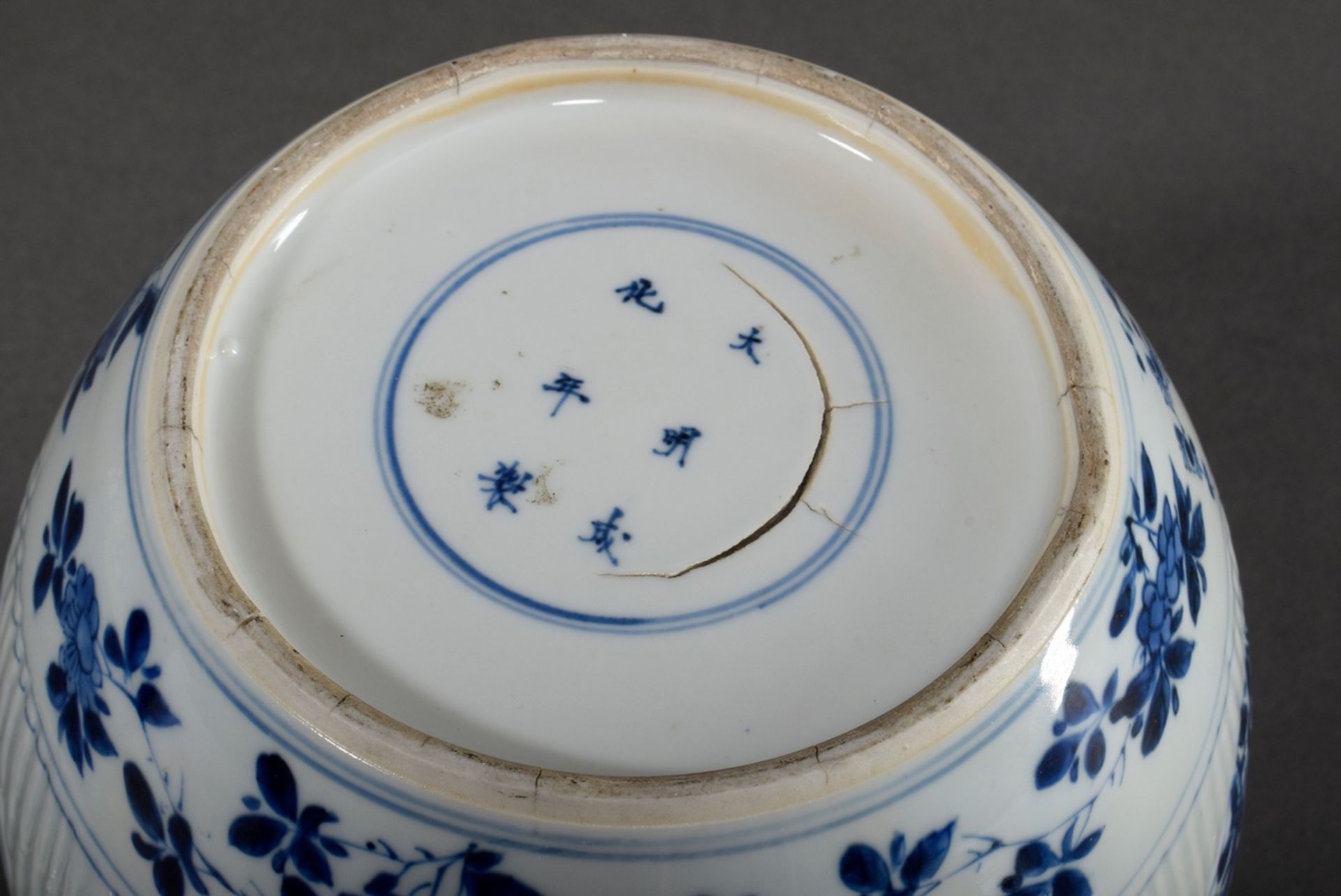 Chinese porcelain ginger pot with grooved body and floral blue painting reserves on the wall, botto - Image 5 of 5