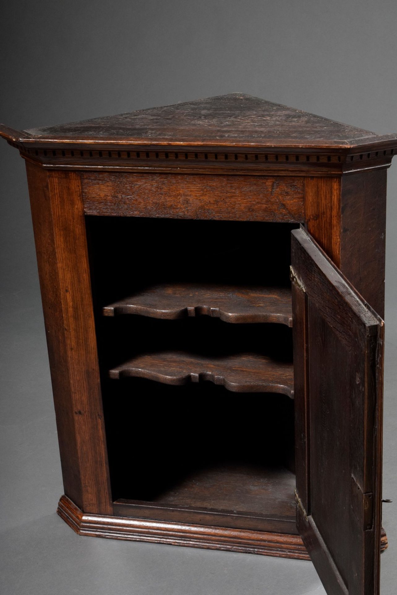 English oak corner wall cupboard, around 1800, dark stained with "star" inlay in the door, 76x61cm, - Image 3 of 4