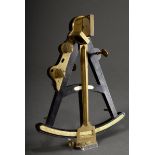 Sextant aus Ebenholz mit Messing Okularen und Instrumenten, Beineinlagen, 19.Jh., H. 30cm, Alterssp