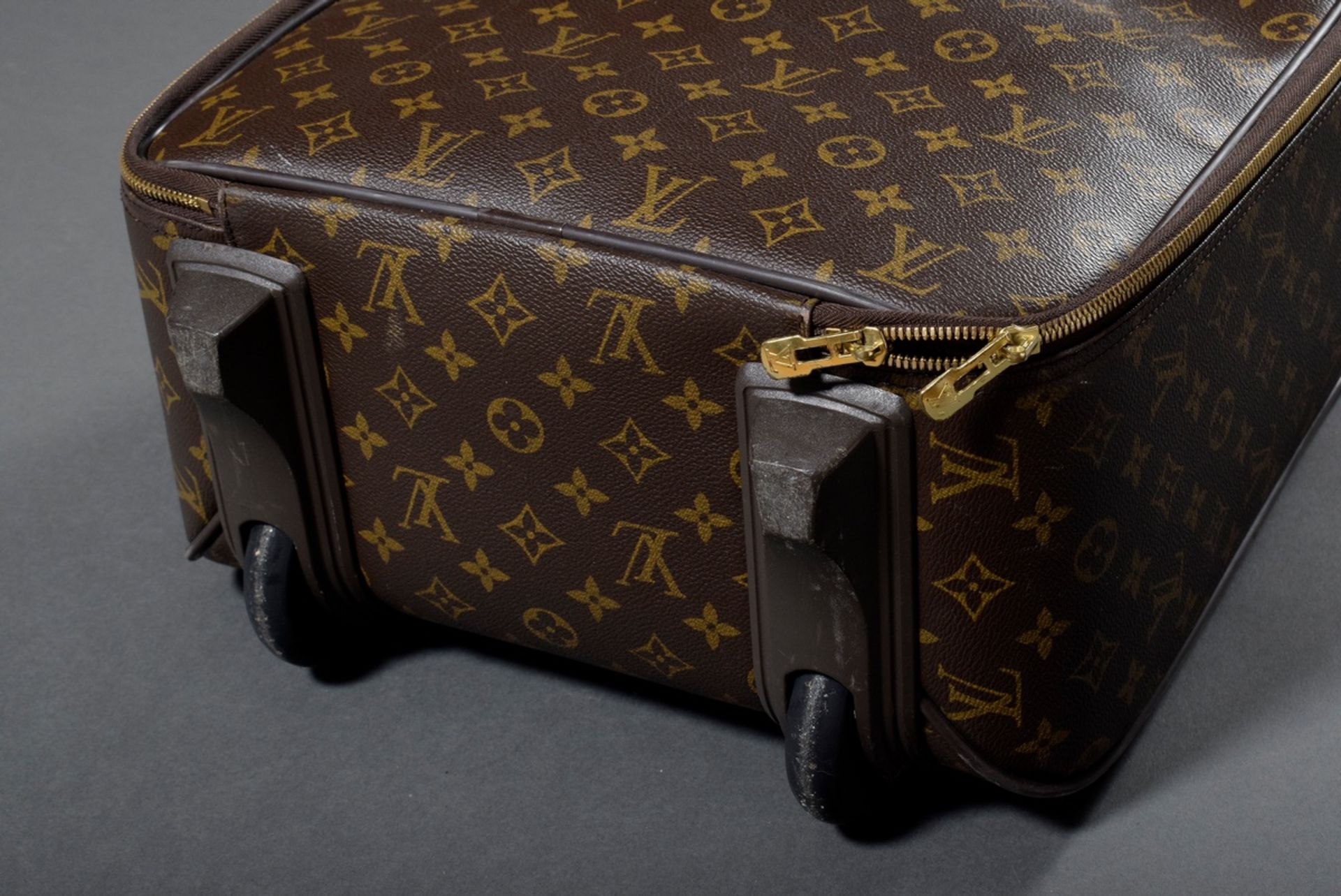 Louis Vuitton "Pégase 50" in "Monogram Canvas" with light cowhide details, gold-coloured hardware,  - Image 4 of 6