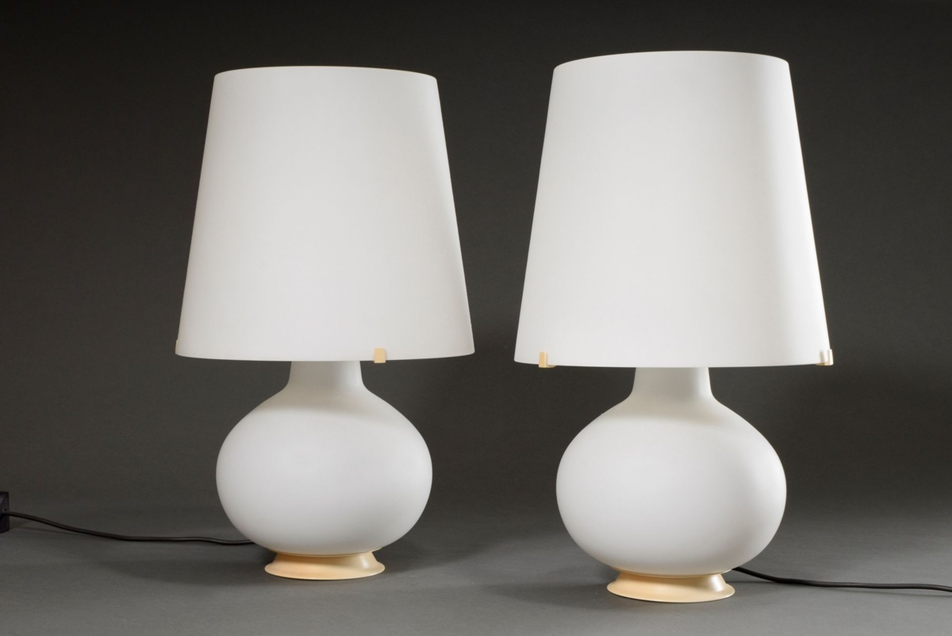 Pair of table lamps "Fontana 1853", designed by Max Ingrand for Fontana Arte, white frosted glass w