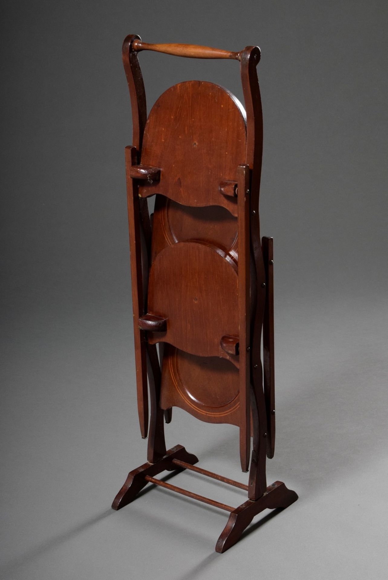 Mahogany cakestand with ribbon inlays, turned frame and two folding plate stands on each side, c. 1 - Image 4 of 4