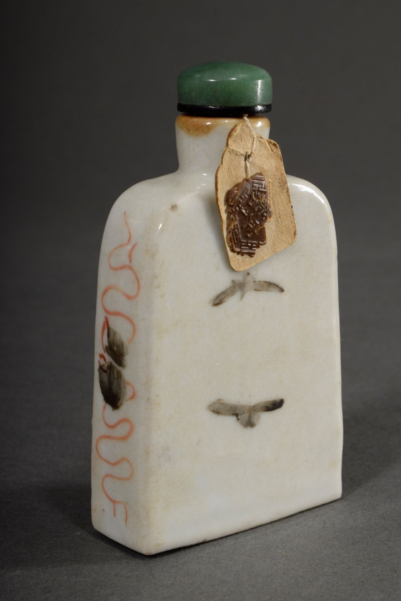 Chinese porcelain snuff bottle with figural painting and green gemstone lid, export seal, h. 9,5cm, - Image 2 of 5