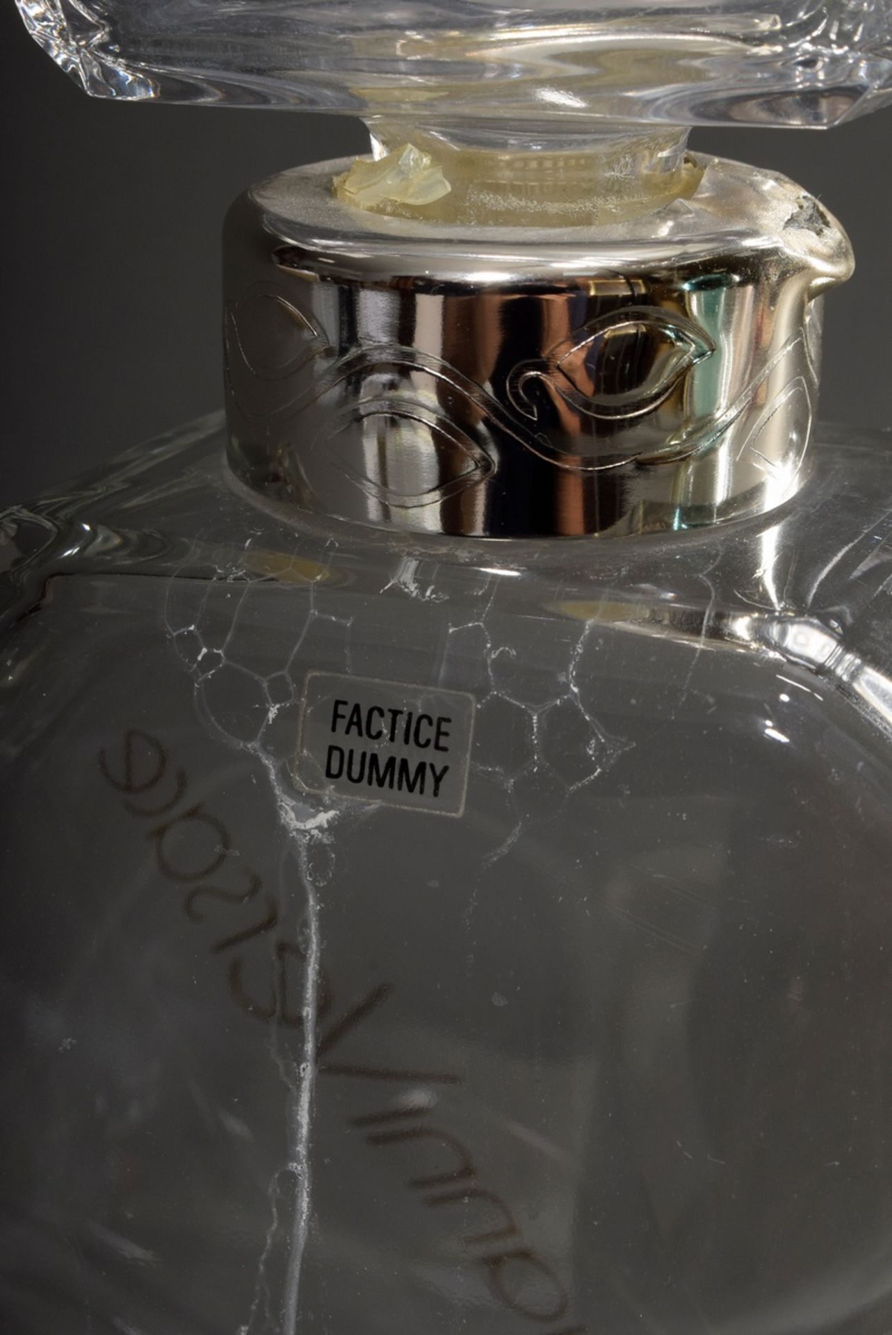 2 Modern perfume factices in oversize: Versace "Gianni Versace" (1981, h. 25cm) and Giorgio Beverly - Image 5 of 5