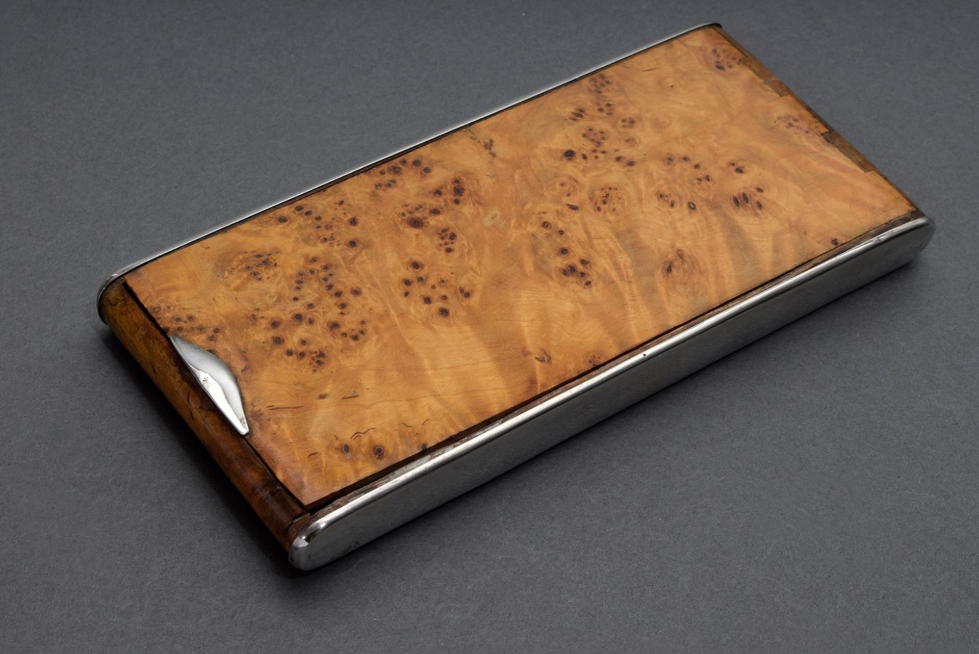 Square Tuja wood cigarillo case with silver 925 mounting, Garagnon & Cie/Pforzheim, around 1920, 1,