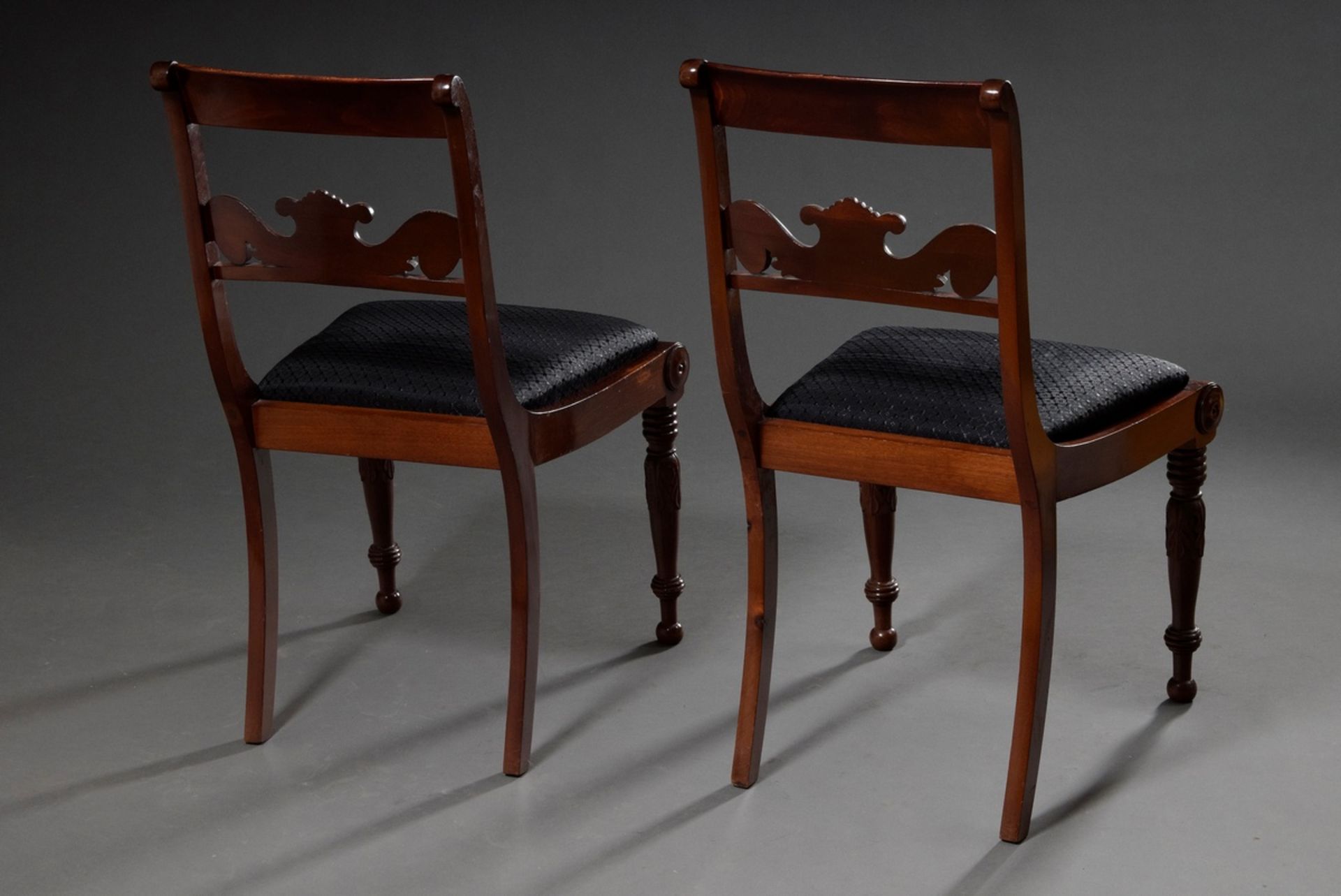 Pair of Biedermeier chairs with floral carved back board, turned legs and horsehair upholstery, mah - Image 2 of 6