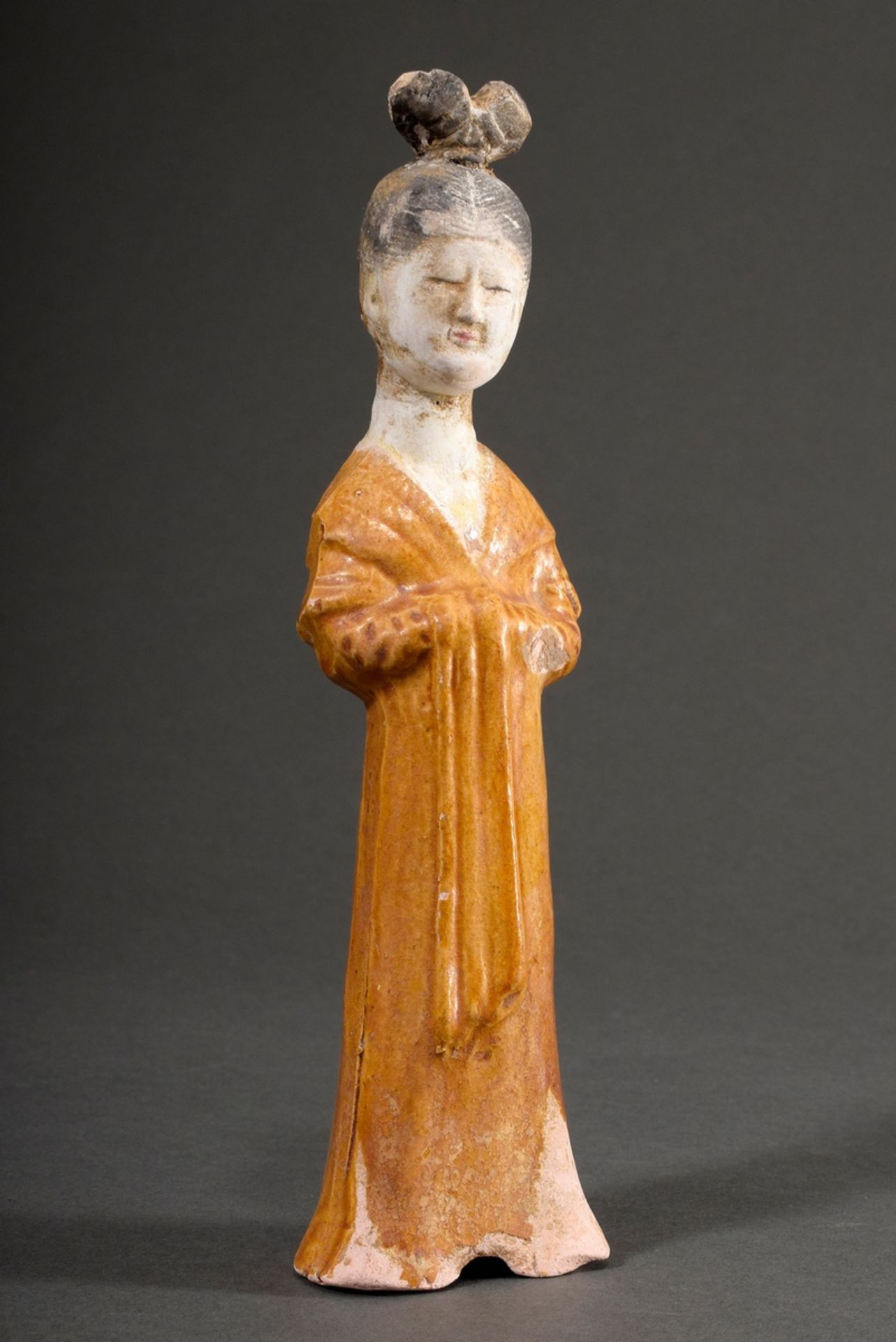 Chinese funeral figurine "court lady with high plug-in hairstyle" in Tang style, terracotta with st