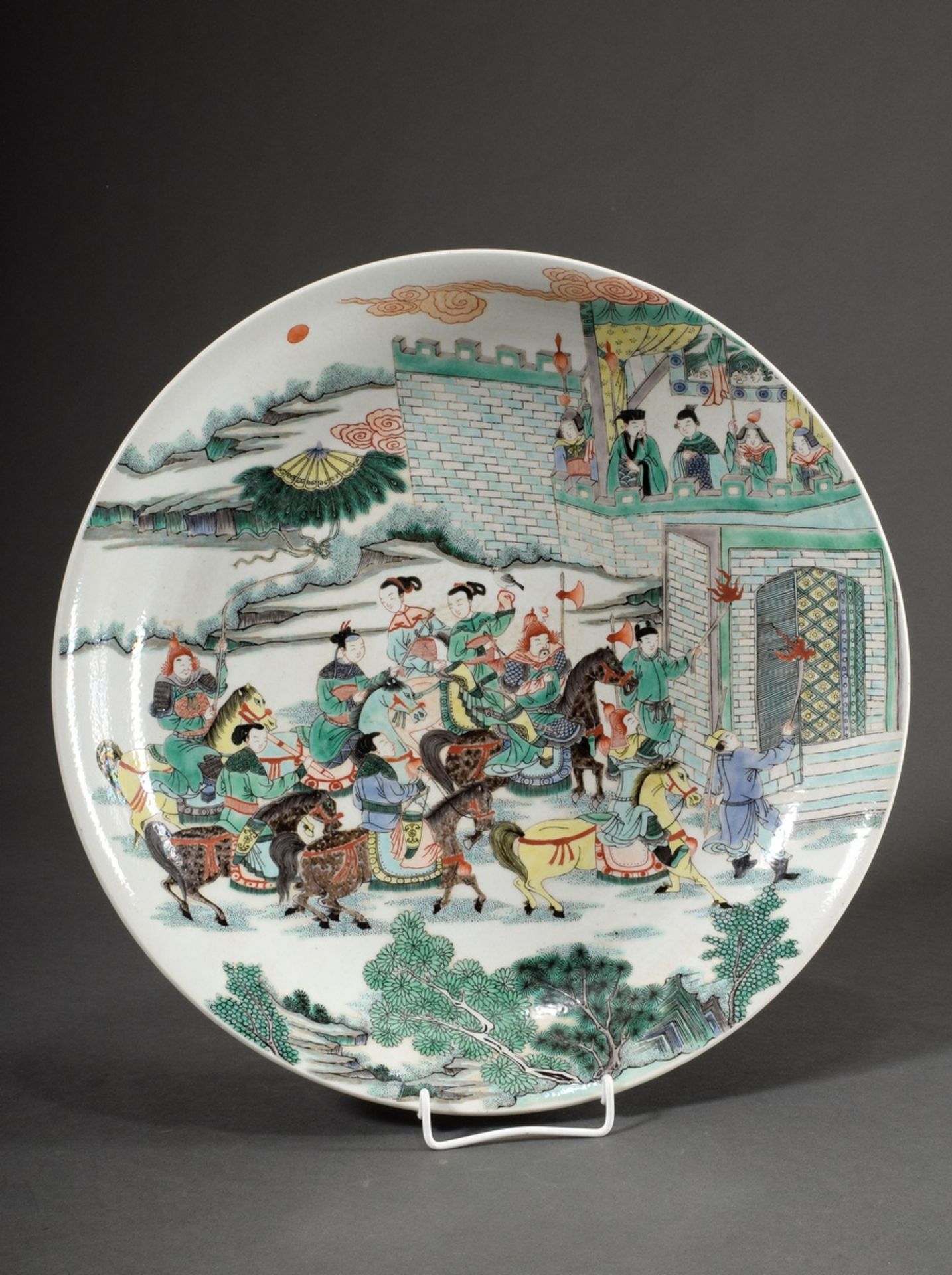 Large Chinese bowl with detailed Famille Vert painting "Rider in front of city wall", Kangxi mark, 