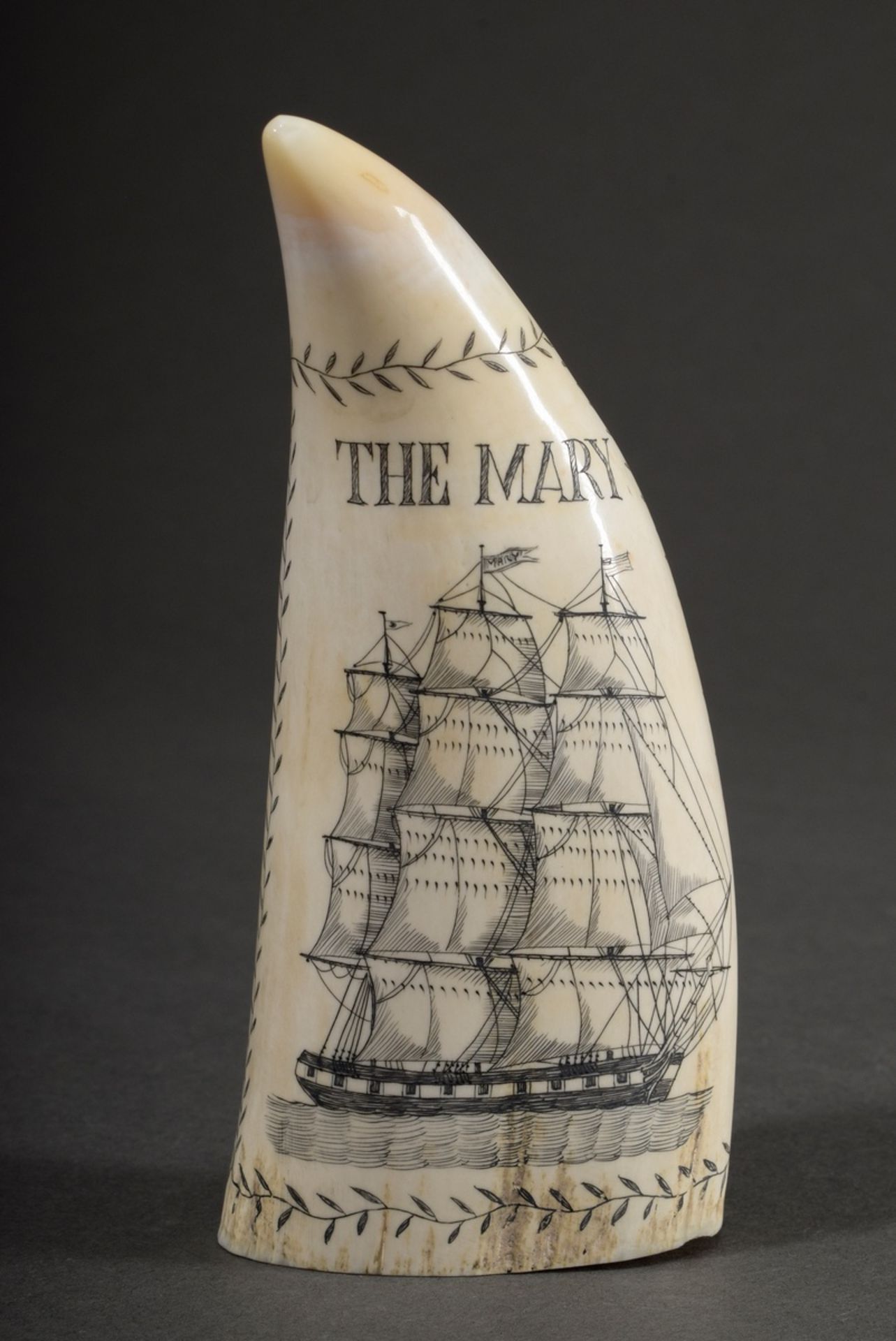 Scrimshaw "The Mary - Capt. John Roe", America, east coast, probably 19th c., 311g, h. 13.5cm, some - Image 2 of 3