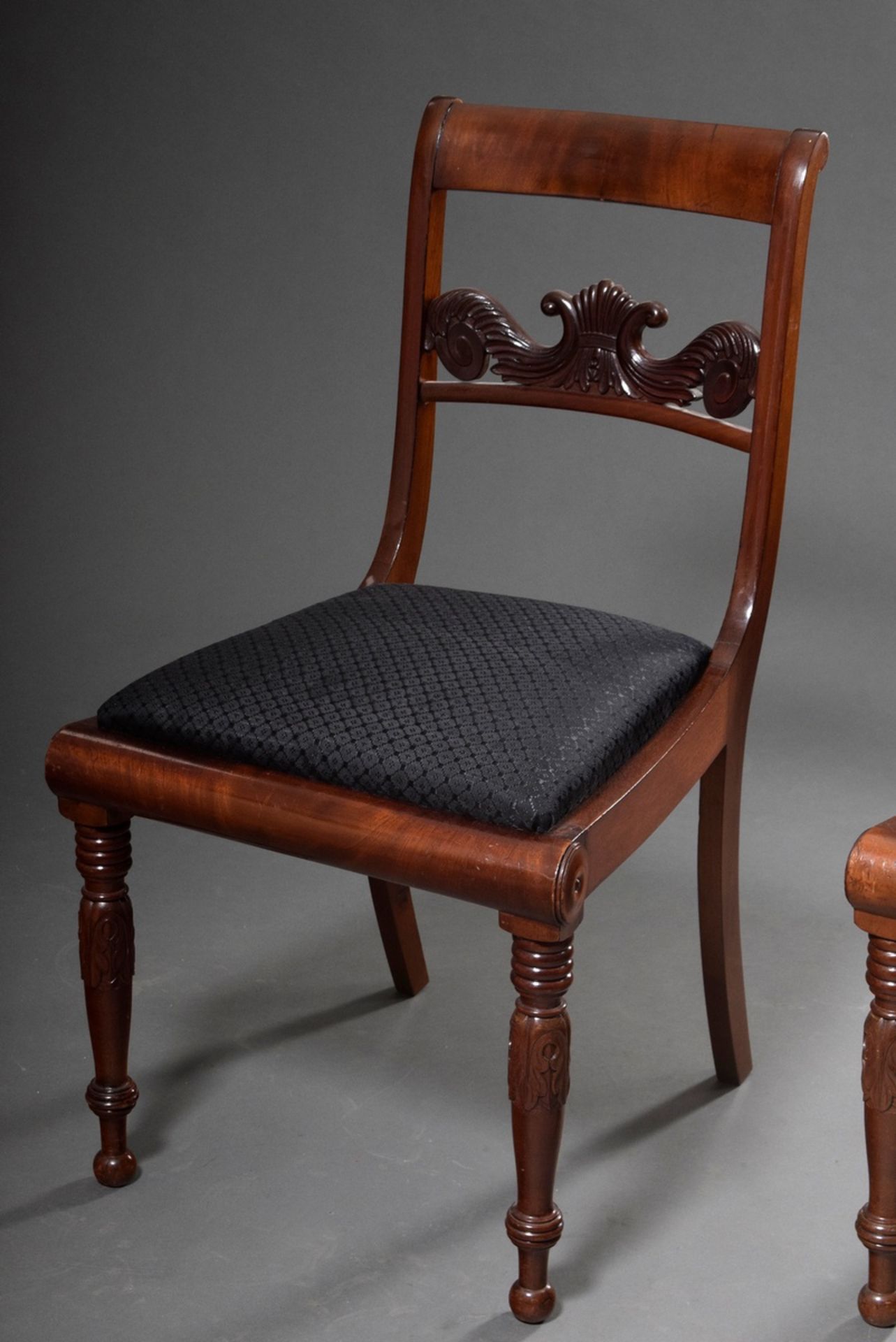 Pair of Biedermeier chairs with floral carved back board, turned legs and horsehair upholstery, mah - Image 4 of 6