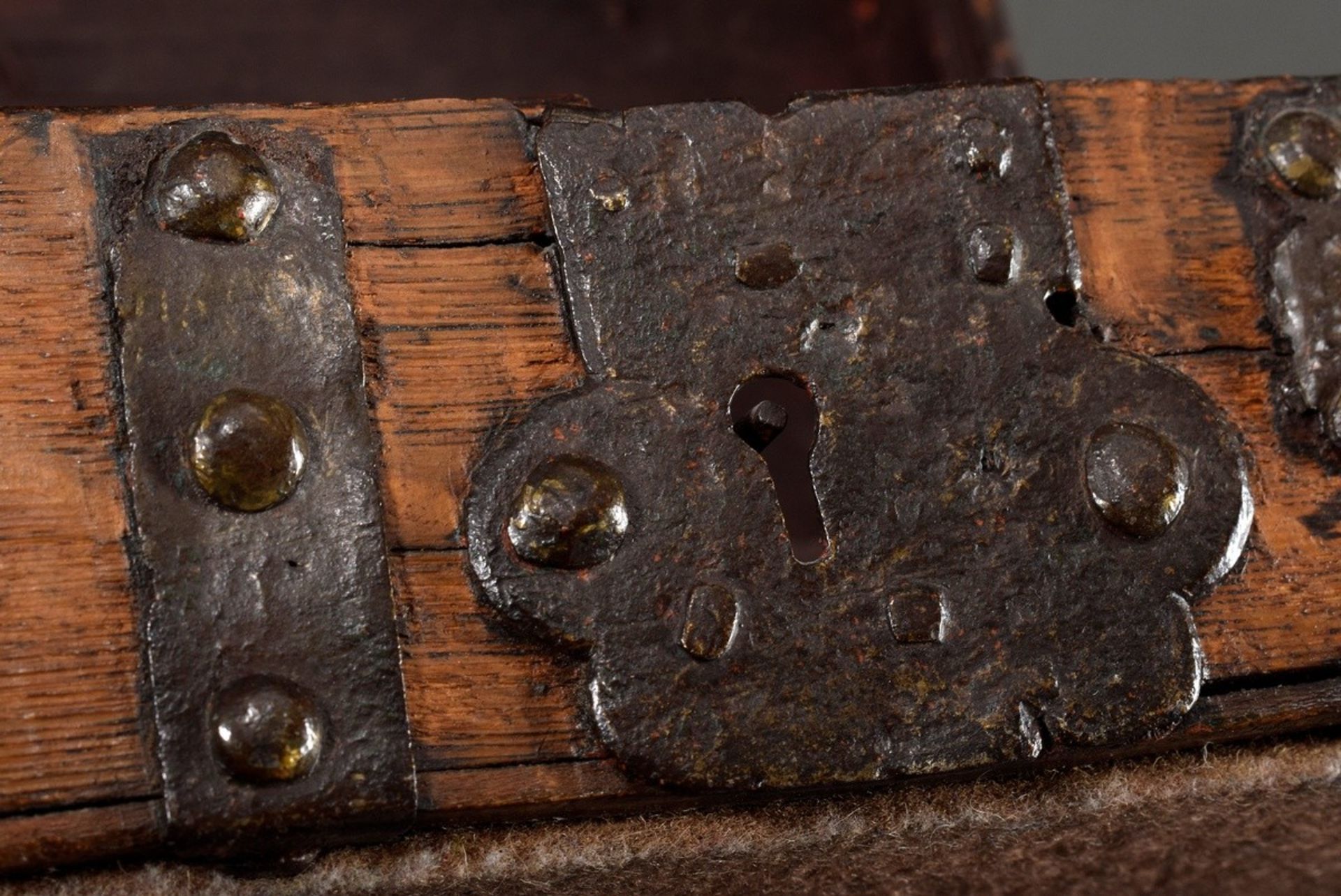 Rustic wooden box with iron band fittings and lock, probably 18th century, 10x20,5x14cm, various de - Image 4 of 7