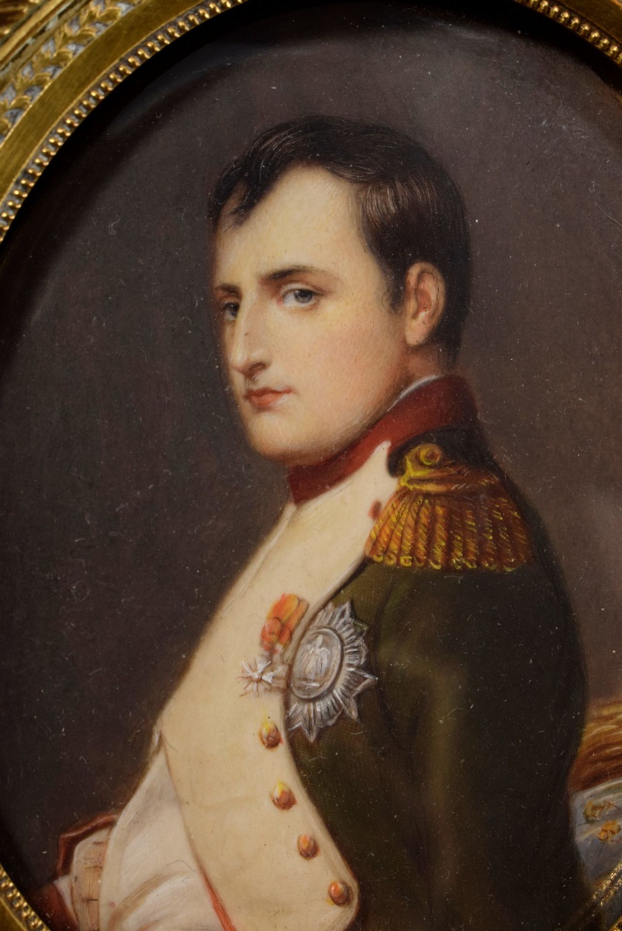 Finely painted miniature "Napoleon Bonaparte", gouache/leg, in a punched brass frame with floral cr - Image 2 of 3