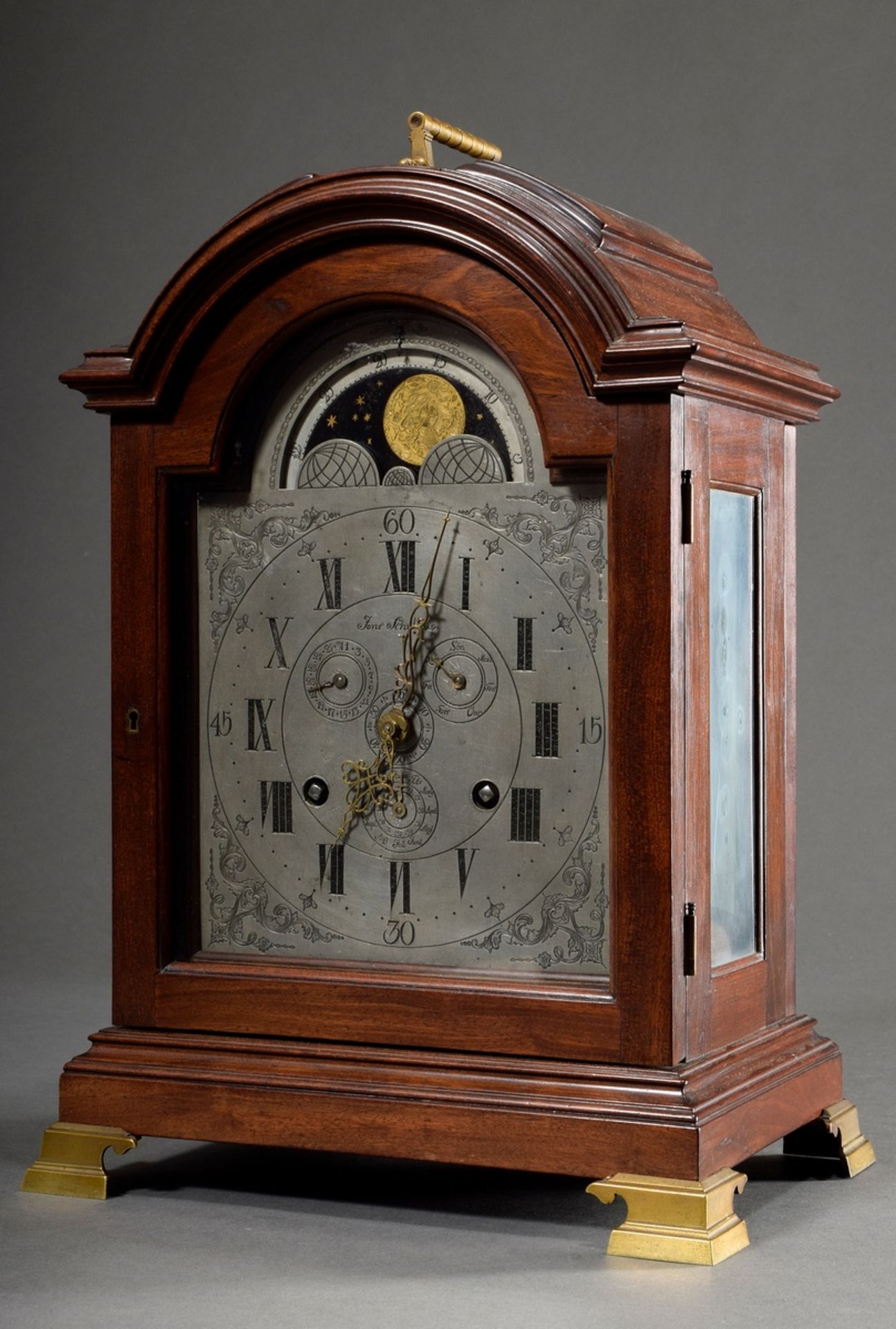 Dänische Bracket Clock/Stockuhr in verglastem Padouk Holzgehäuse mit Messing Griff und Füßen, reich