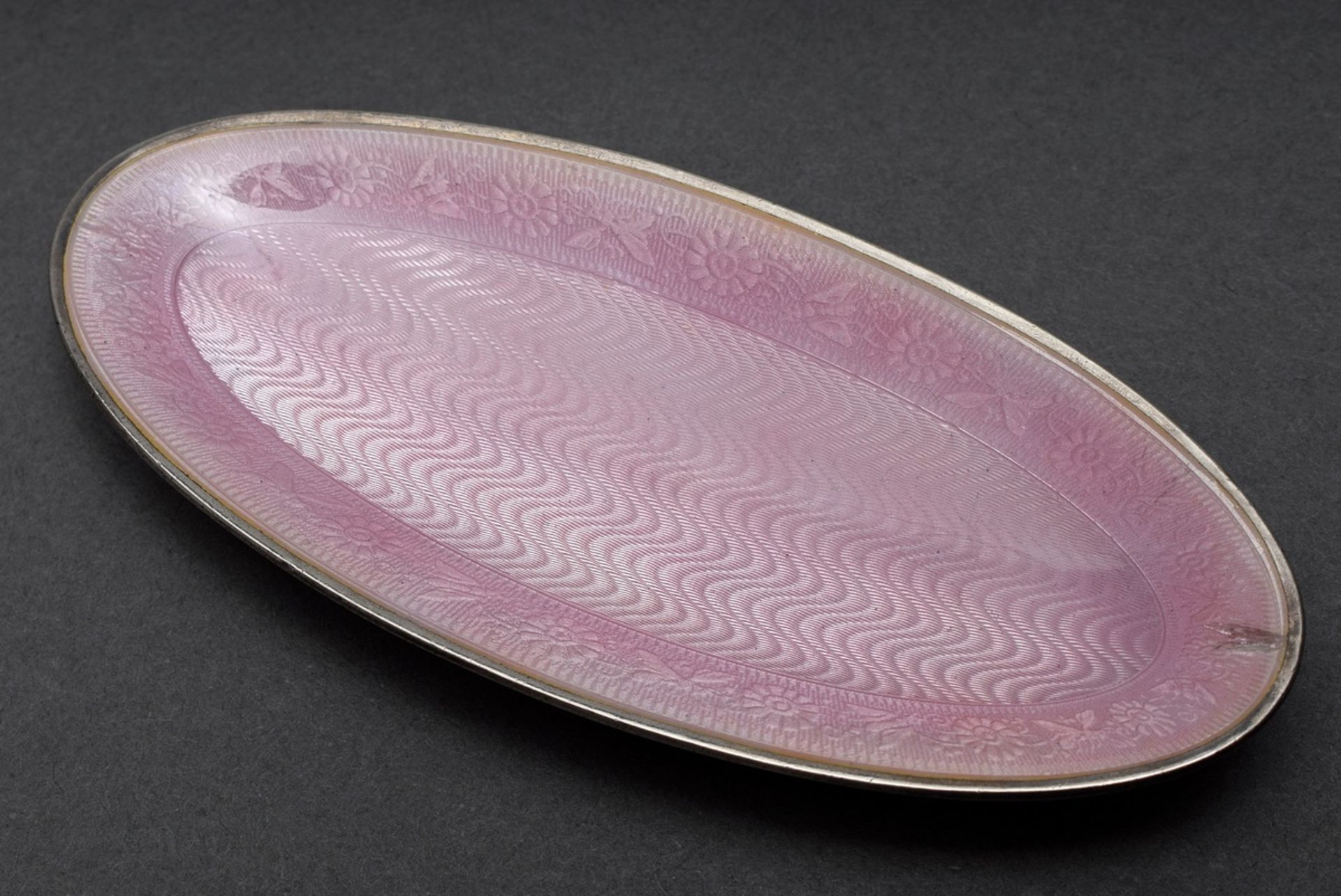 3 Various pieces with guilloché enamel: rosé bowl in oval form (12x5,5cm), white/blue belt buckle ( - Image 4 of 7