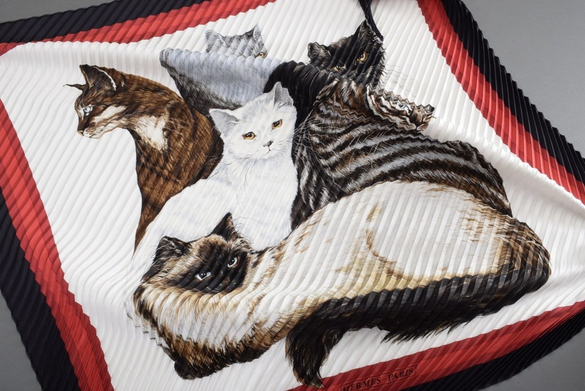 Hermès Silk Plissé Shawl "Cats" with Drape Ring, 130x135cm, in original box - Image 2 of 6