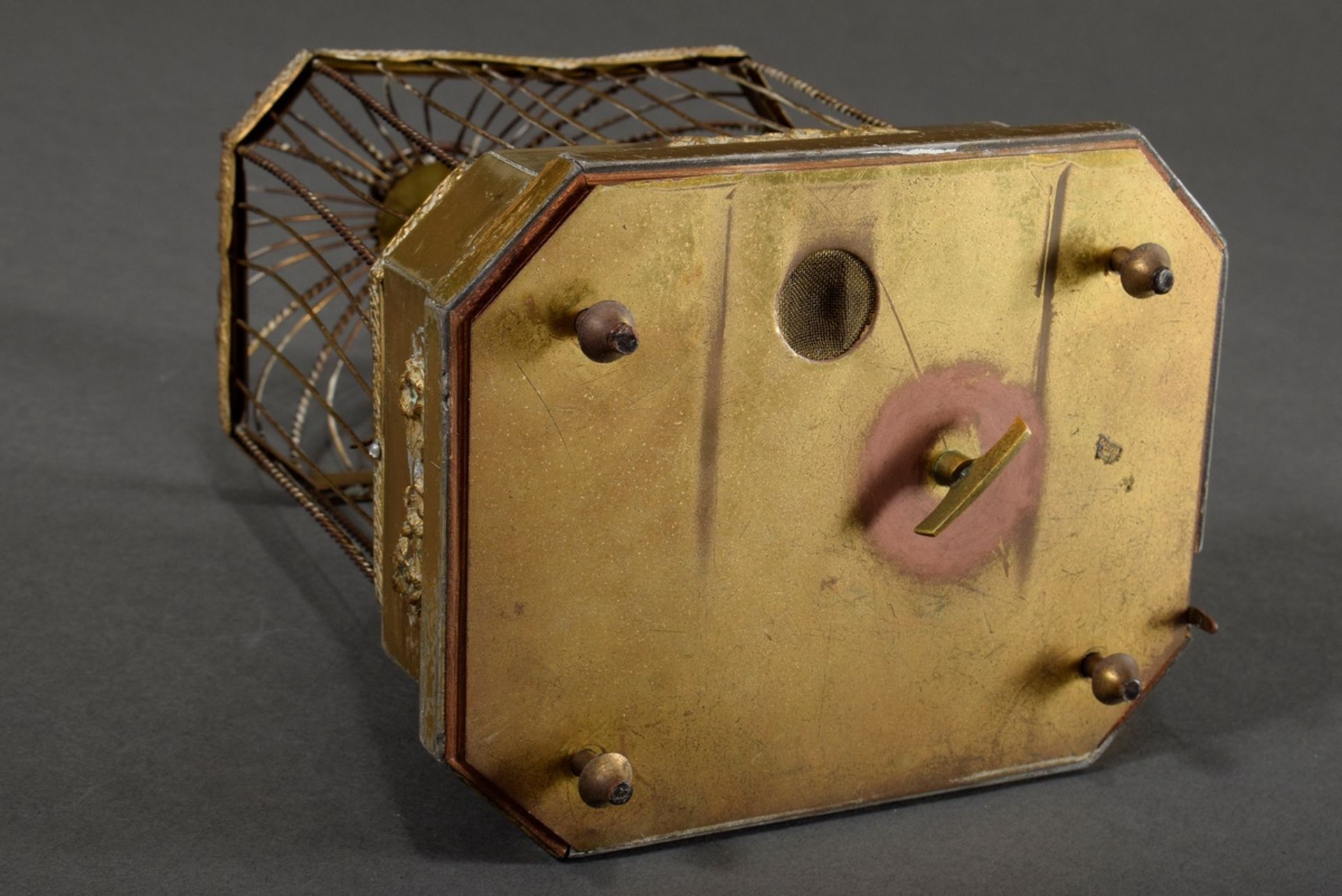 Singing bird automaton with small feathered bird on rod in brass wire cage on gilded wood base with - Image 6 of 6