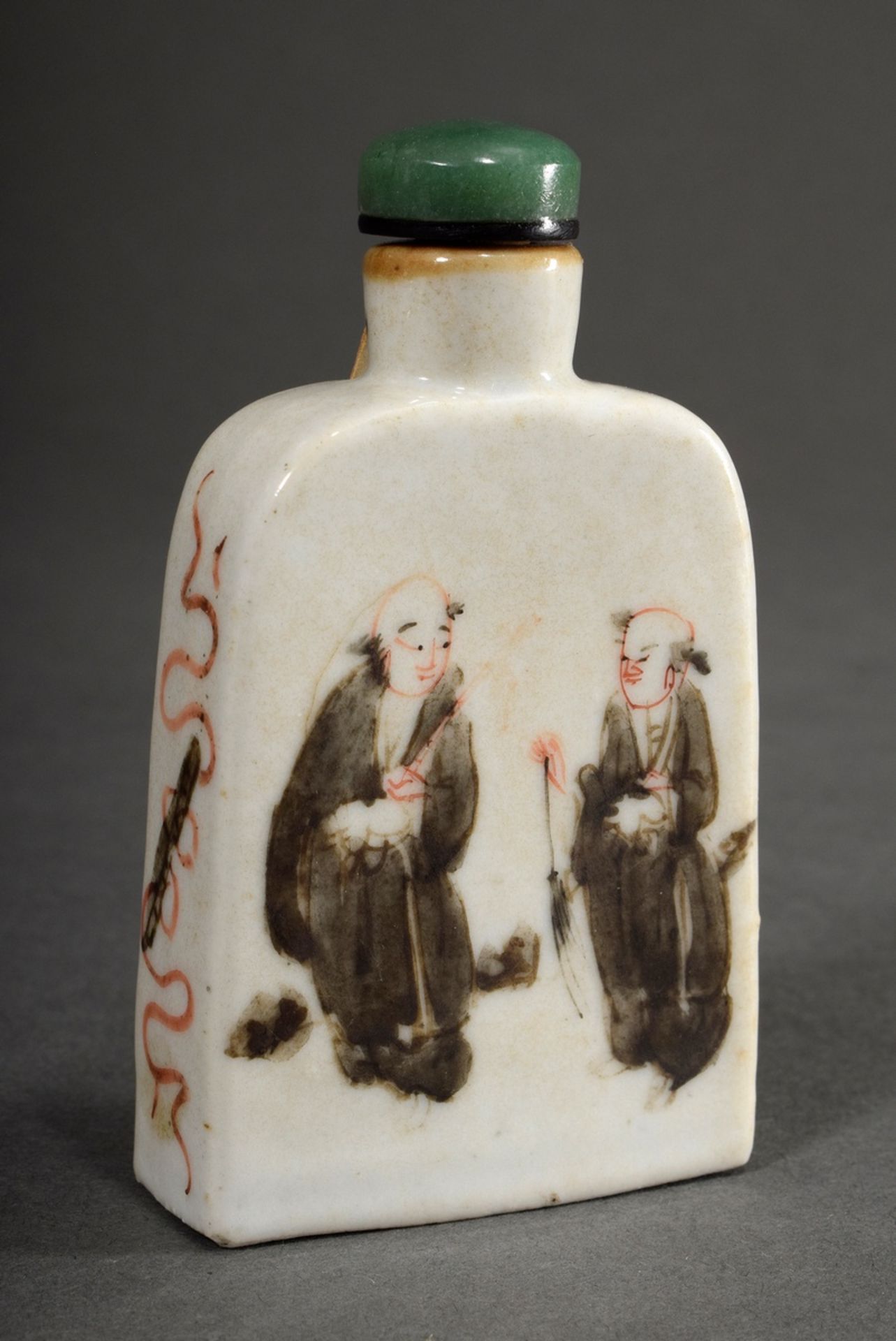 Chinese porcelain snuff bottle with figural painting and green gemstone lid, export seal, h. 9,5cm,