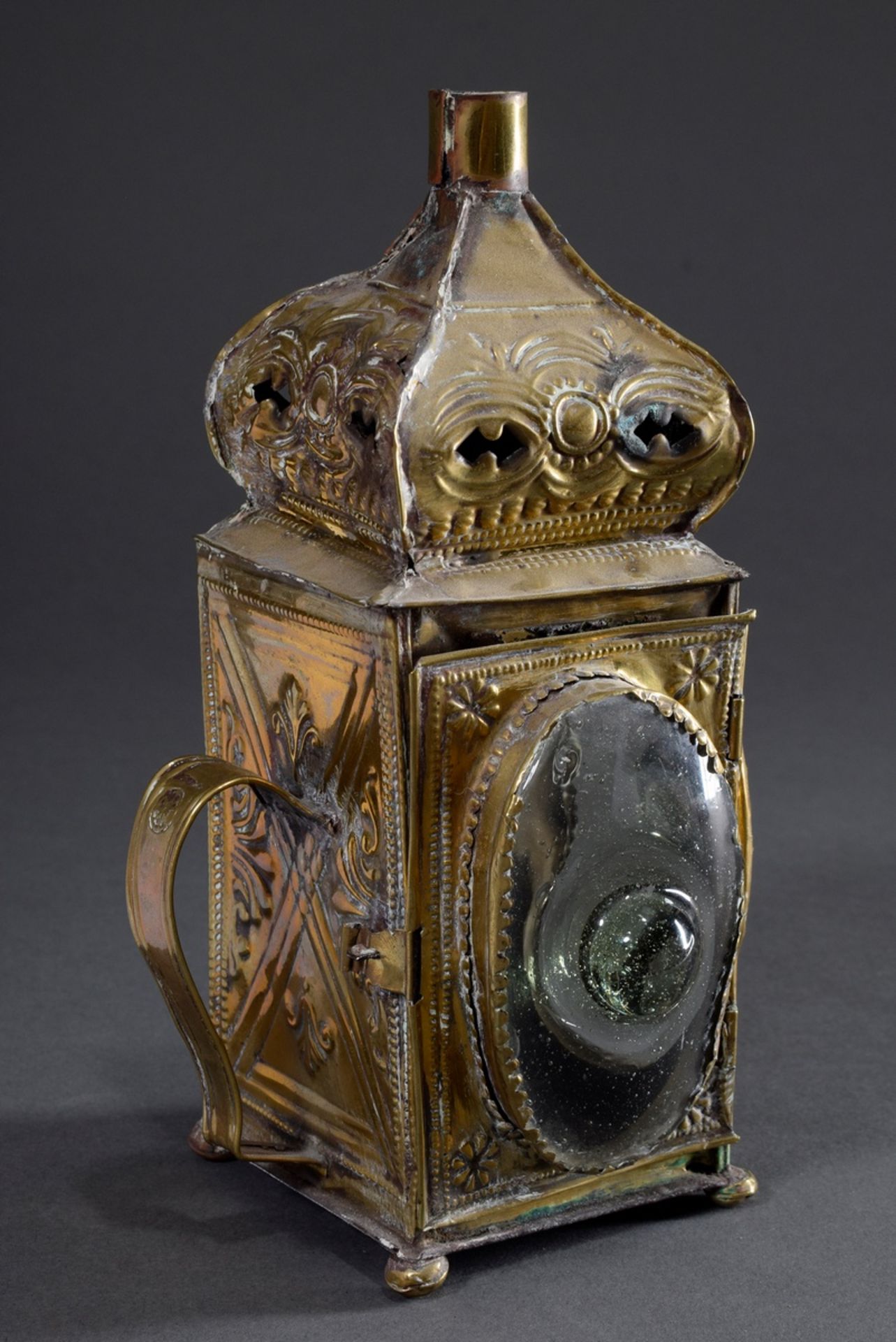 Square brass travel or night lantern with chased decoration and light green bull's eye panes, 18th  - Image 2 of 6