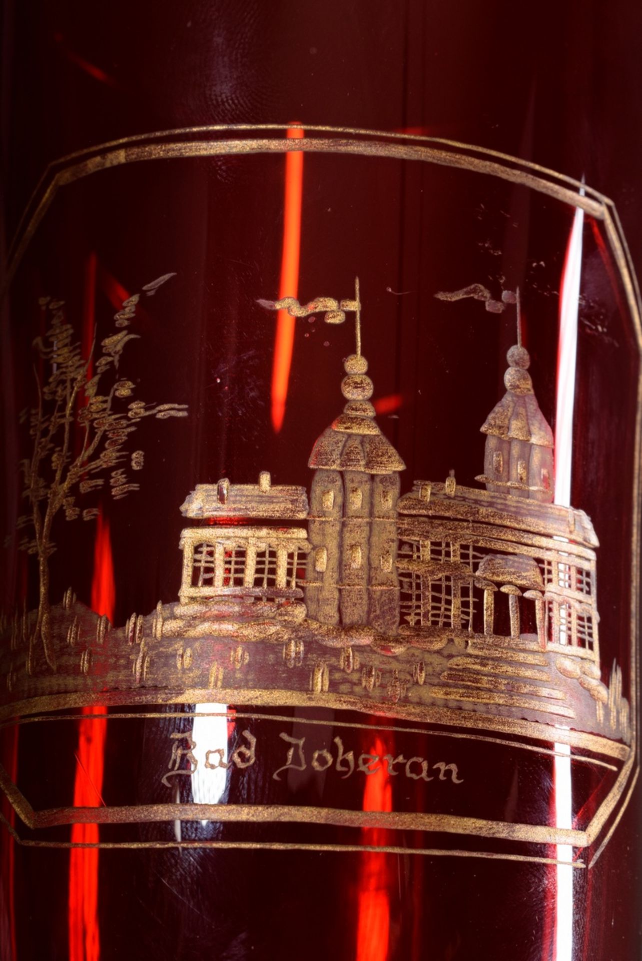 Tall red Biedermeier bath glass with finely cut, gilded view "Bad Doberan" and monogram "A.F" on a  - Image 4 of 5