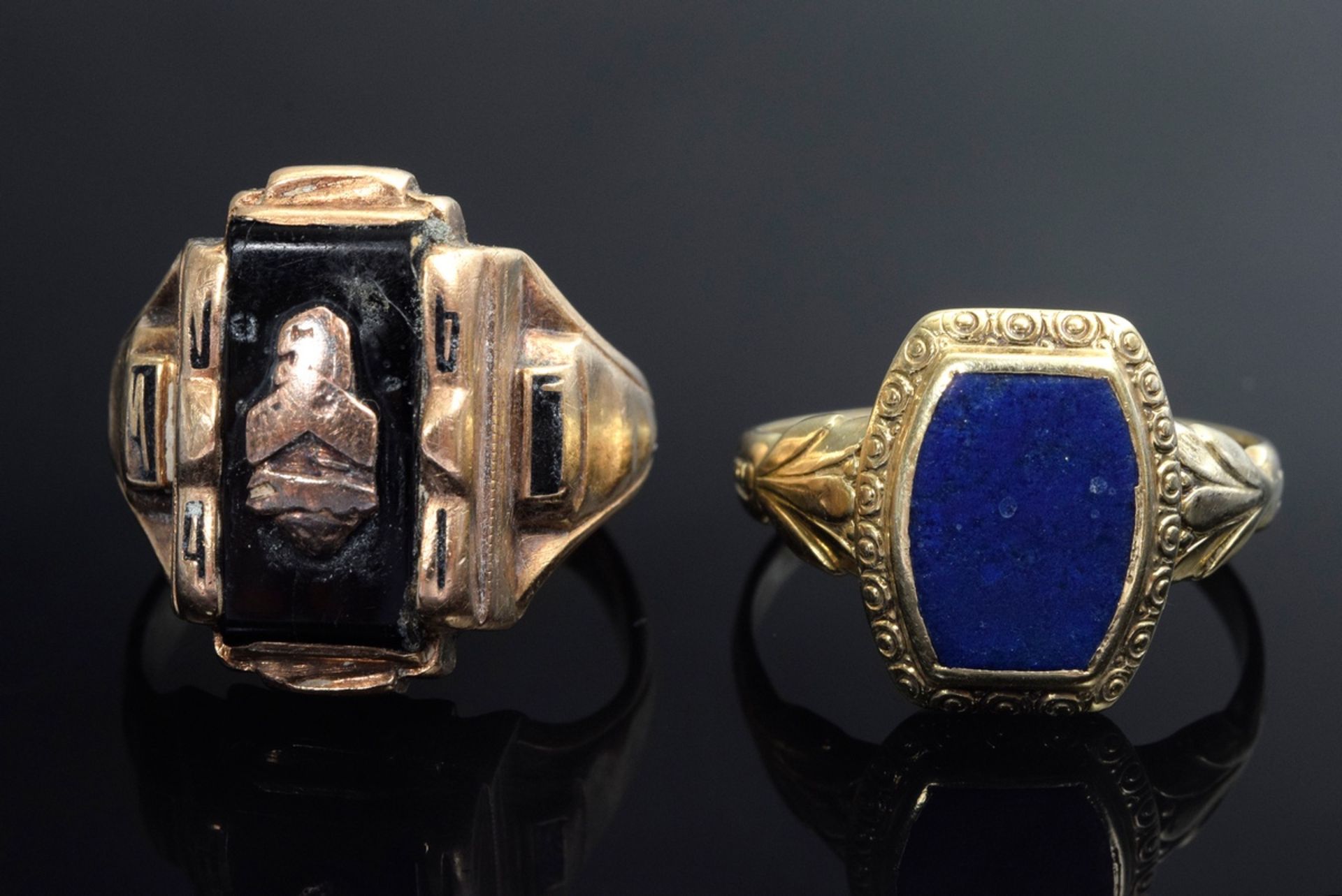 2 Various pieces of jewellery: yellow gold 585 lapis lazuli signet ring (3,5g, size 59) and red gol - Image 2 of 4
