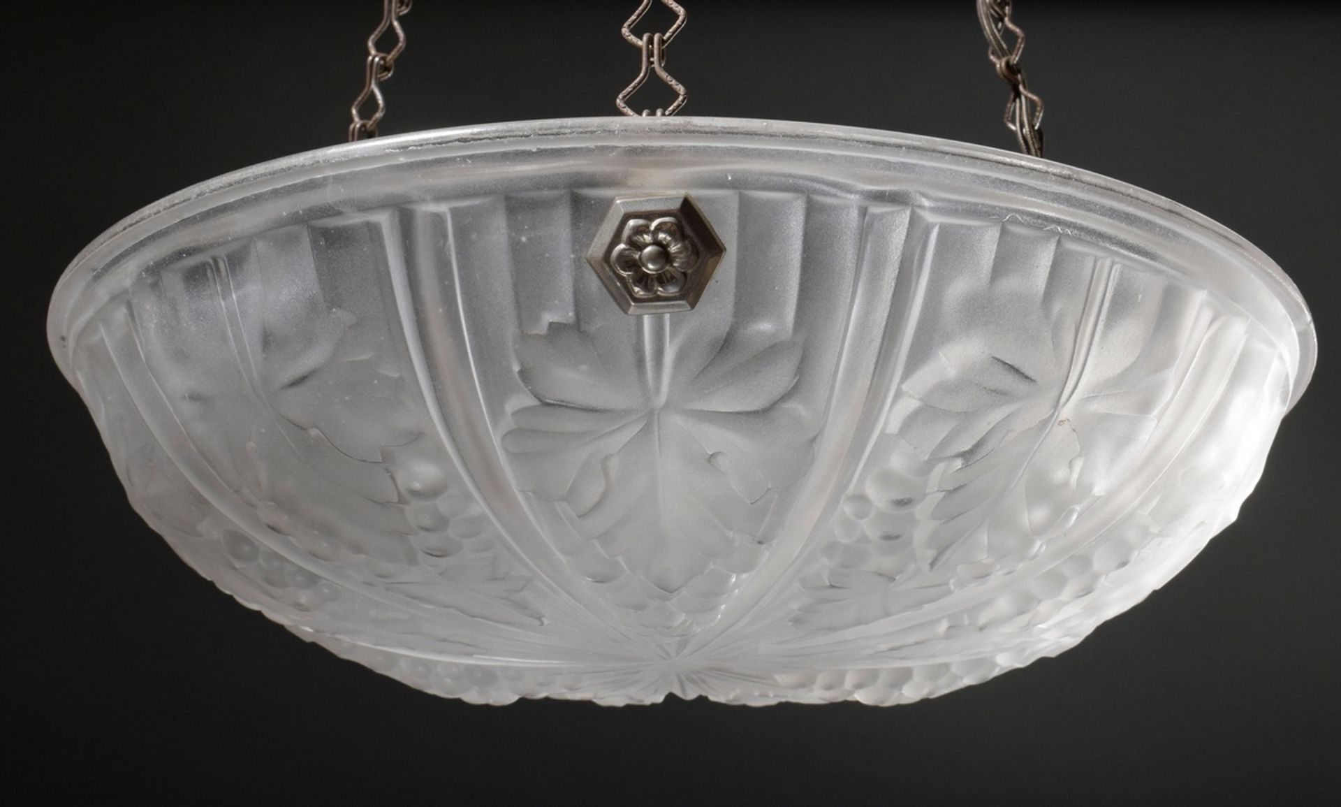 Art Deco ceiling lamp with satinised pressed glass bowl "vine leaves" decor on chromed metal frame, - Image 3 of 4