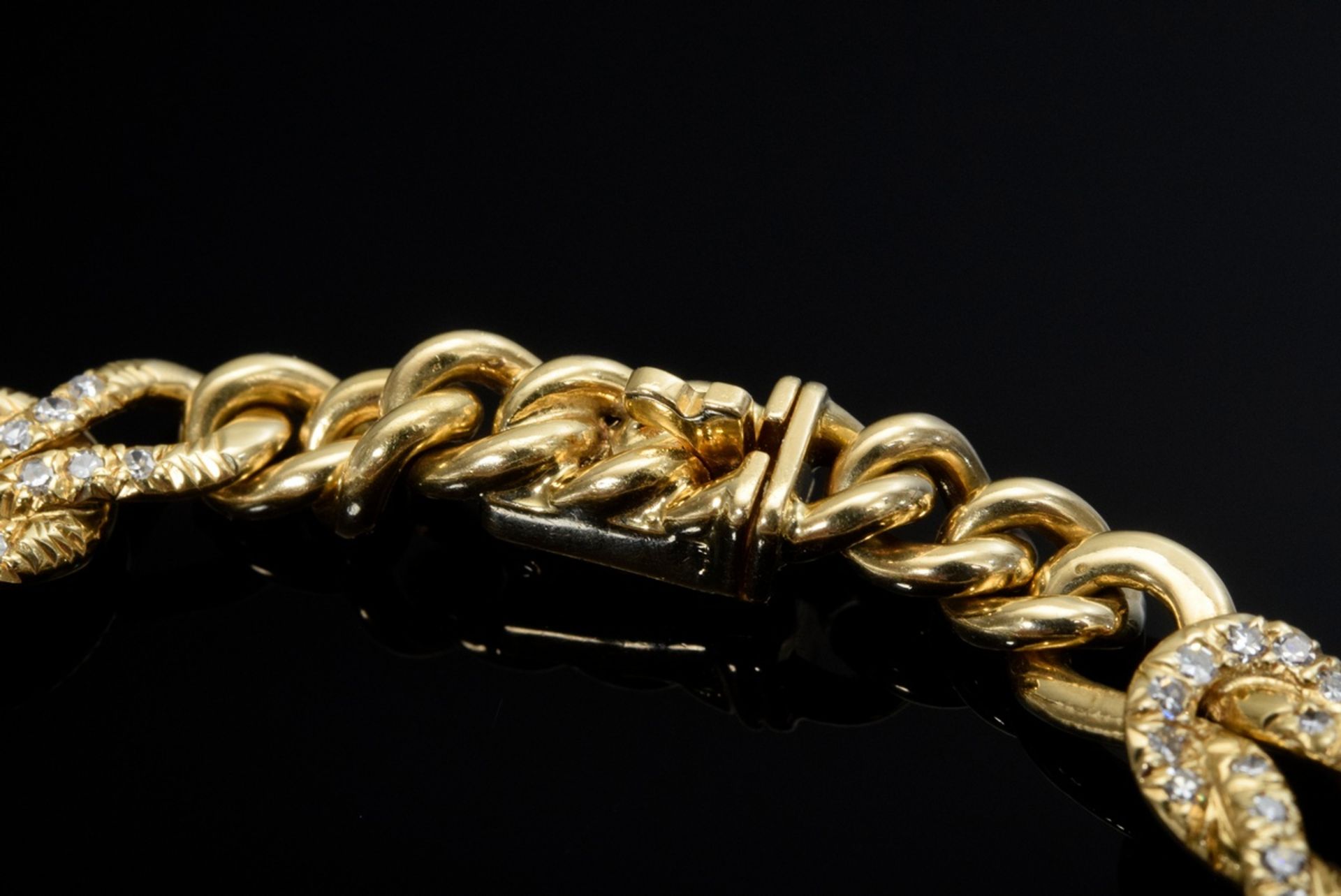 Elegant yellow gold 750 round bracelet with octagonal diamonds (together approx. 1.20ct/SI/W) set i - Image 3 of 3