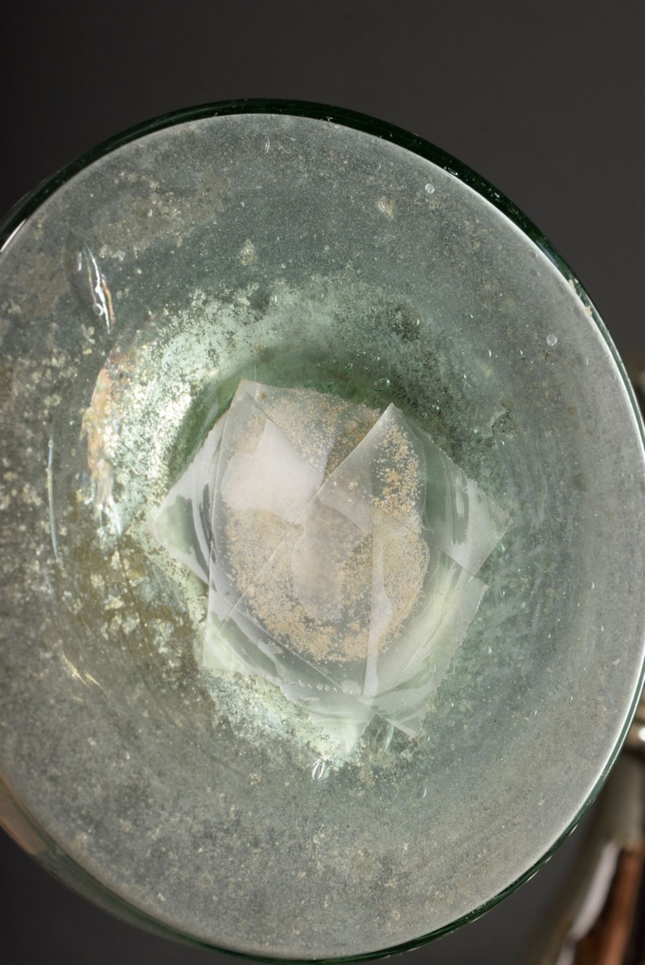 5 Various pieces of mercury silver: 1 goblet and 2 pairs of candlesticks with "flowers" decor, h. 1 - Image 3 of 4