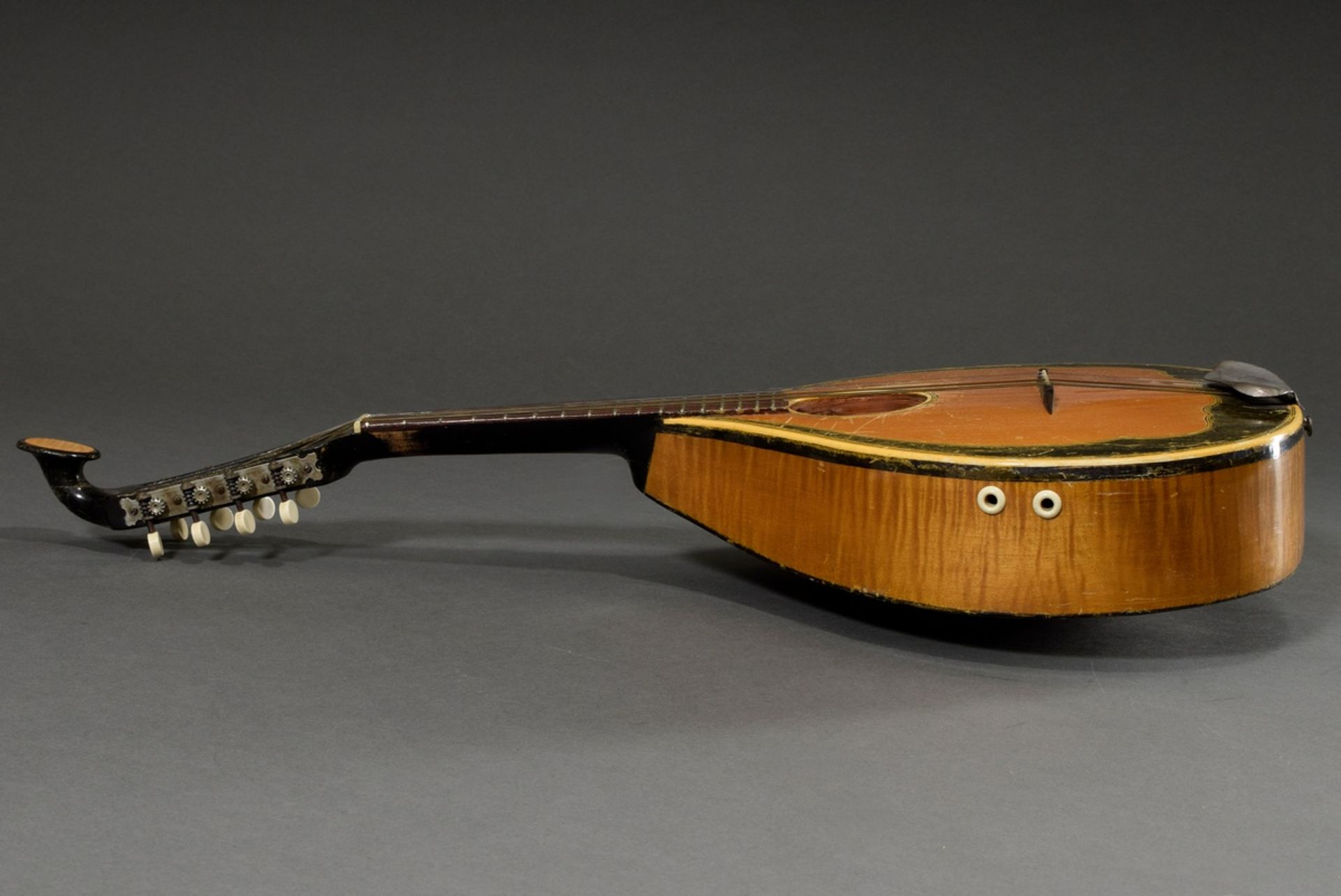 unusual mandolin "Johann Wolfgang Goethe", Saxony / Bohemia around 1900, classical facon, soundhole - Image 9 of 9