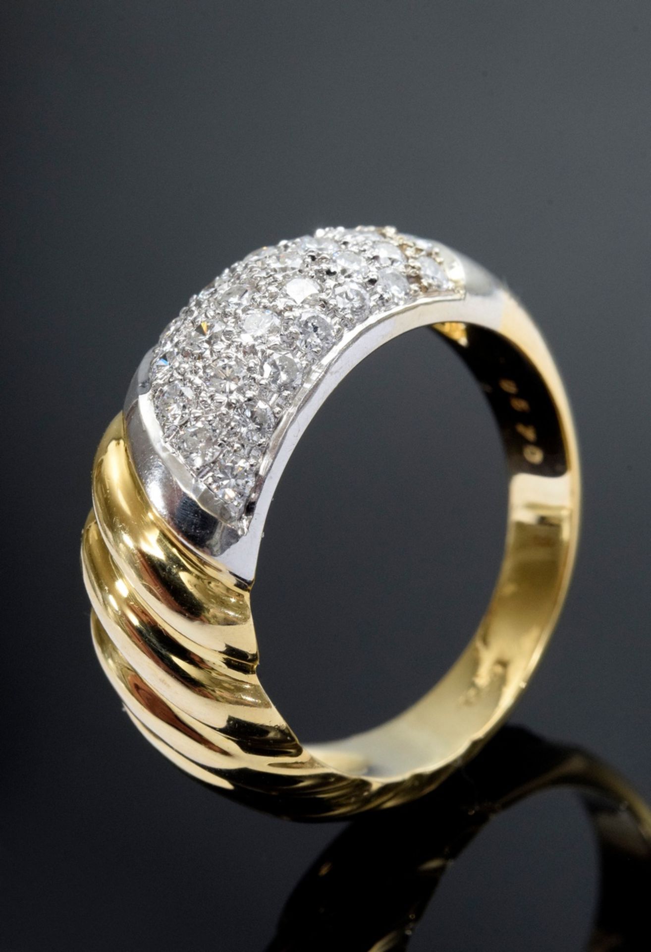 Modern yellow gold 750 band ring in groove design with diamonds (total approx. 0.57ct/VSI/W) set in