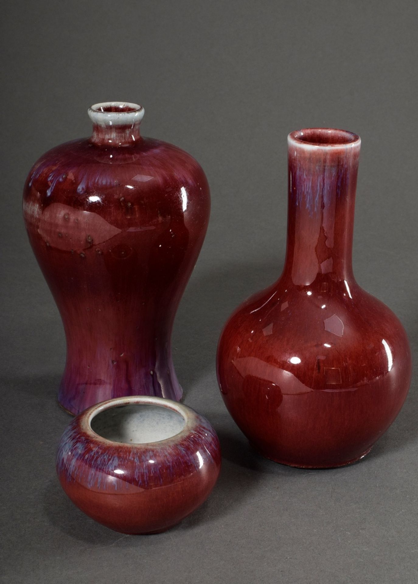 3 Various pieces of Chinese porcelain with beautiful flambé glaze: 2 vases (h. 19,5/29cm, stand rin