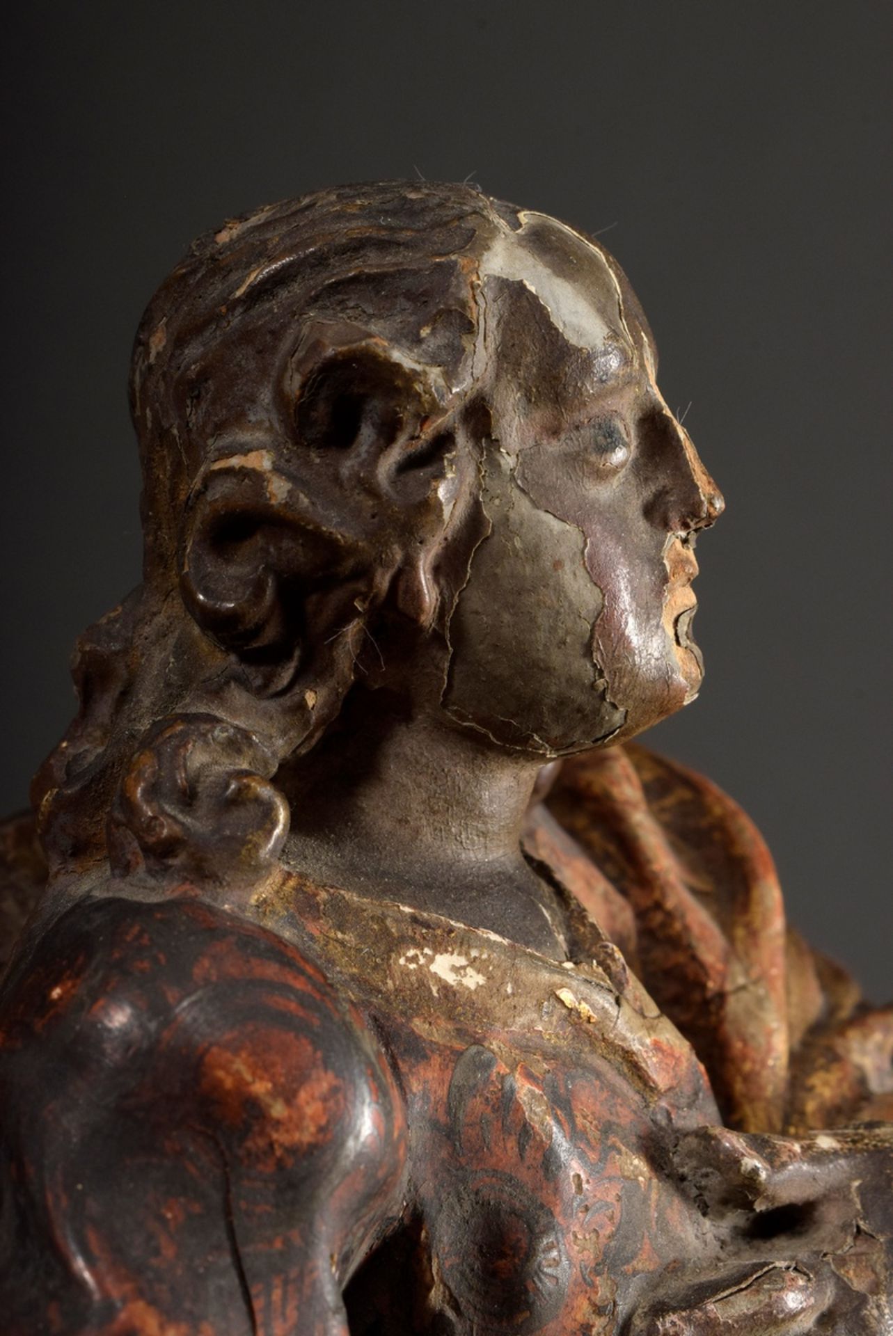 Sakralskulptur „Stehender Heiliger“, Holz geschnitzt mit Resten von farbiger Fassung (H. 32cm), Soc - Bild 8 aus 11