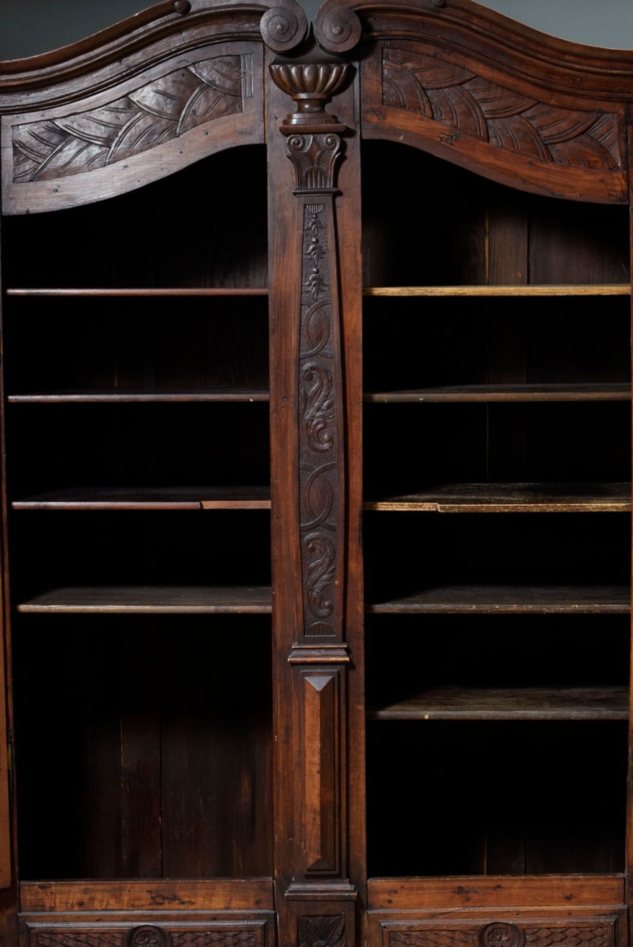 Alsatian peasant cabinet with richly carved corpus in Louis XVI style, softwood dark stained, aroun - Image 8 of 9
