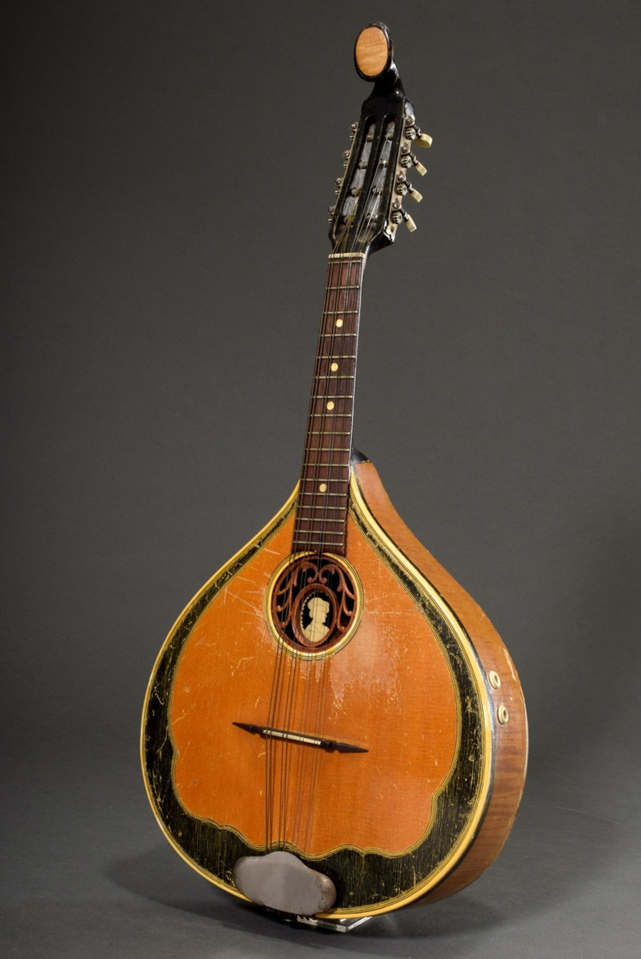 unusual mandolin "Johann Wolfgang Goethe", Saxony / Bohemia around 1900, classical facon, soundhole - Image 2 of 9
