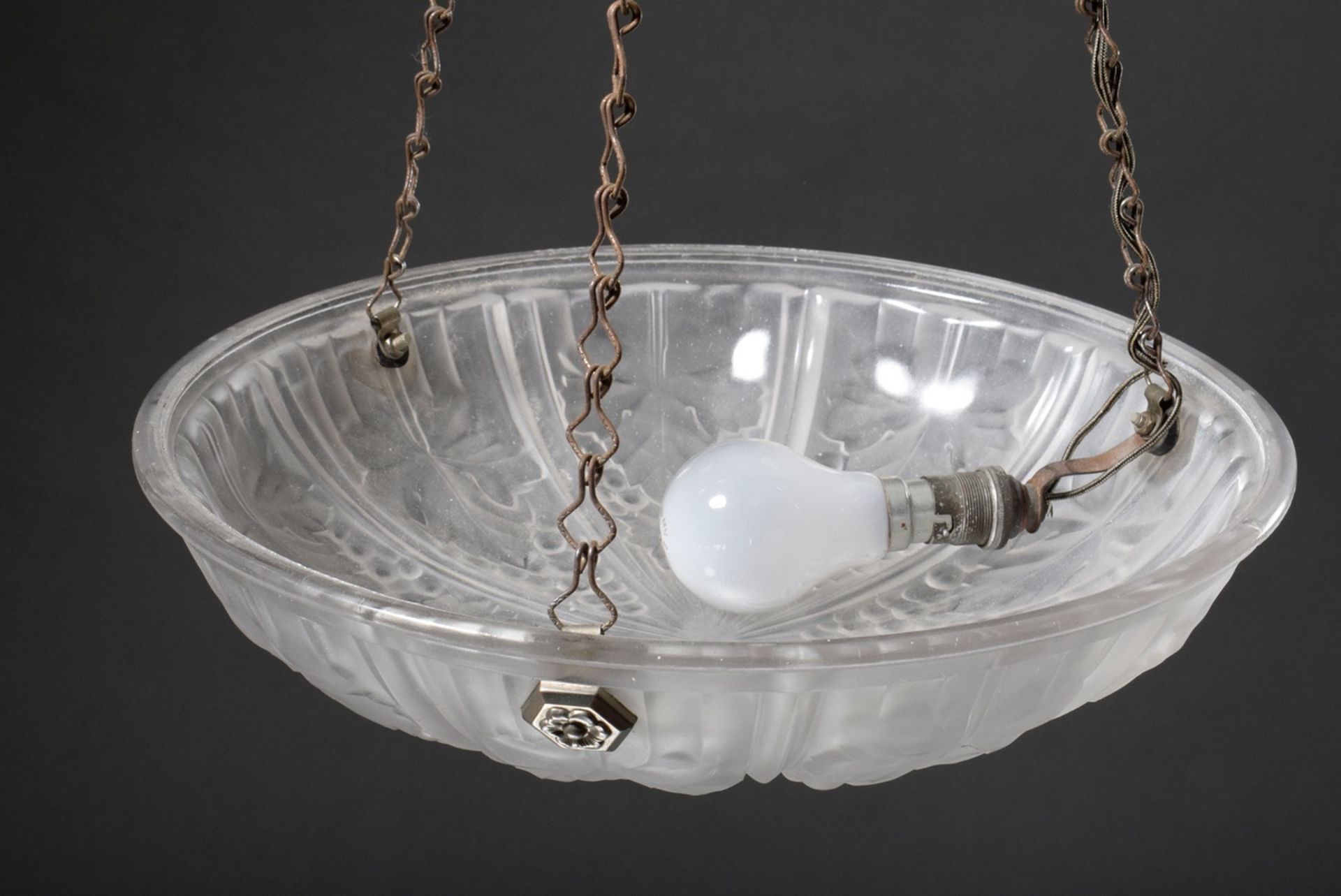 Art Deco ceiling lamp with satinised pressed glass bowl "vine leaves" decor on chromed metal frame, - Image 2 of 4