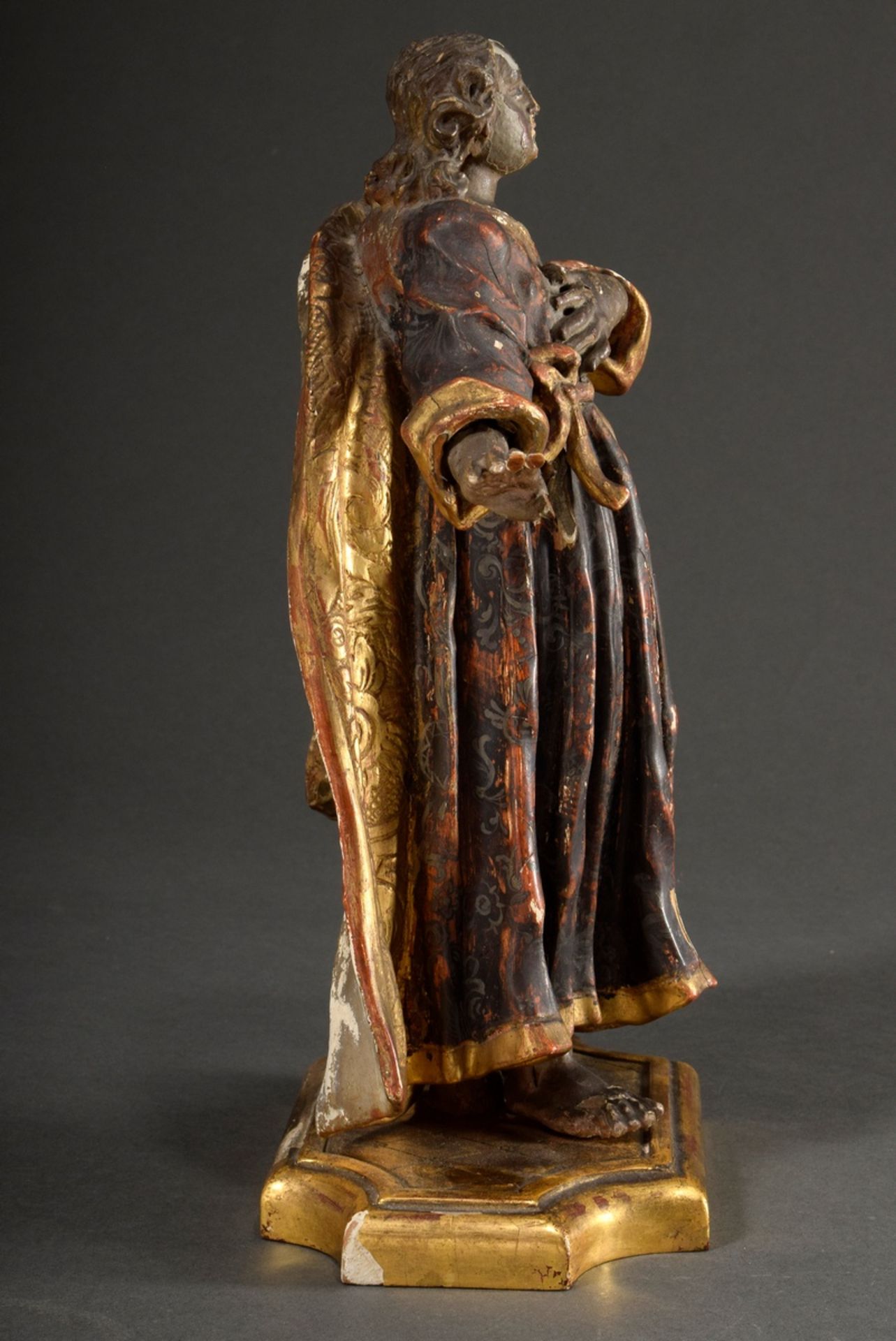 Sakralskulptur „Stehender Heiliger“, Holz geschnitzt mit Resten von farbiger Fassung (H. 32cm), Soc - Bild 6 aus 11