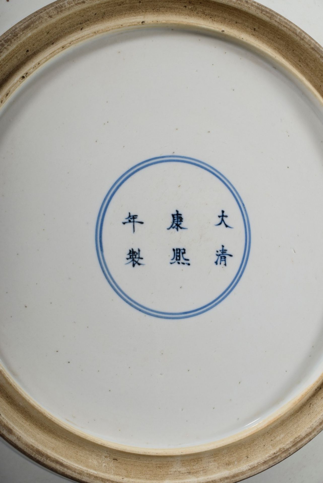 Large Chinese bowl with detailed Famille Vert painting "Rider in front of city wall", Kangxi mark,  - Image 4 of 5