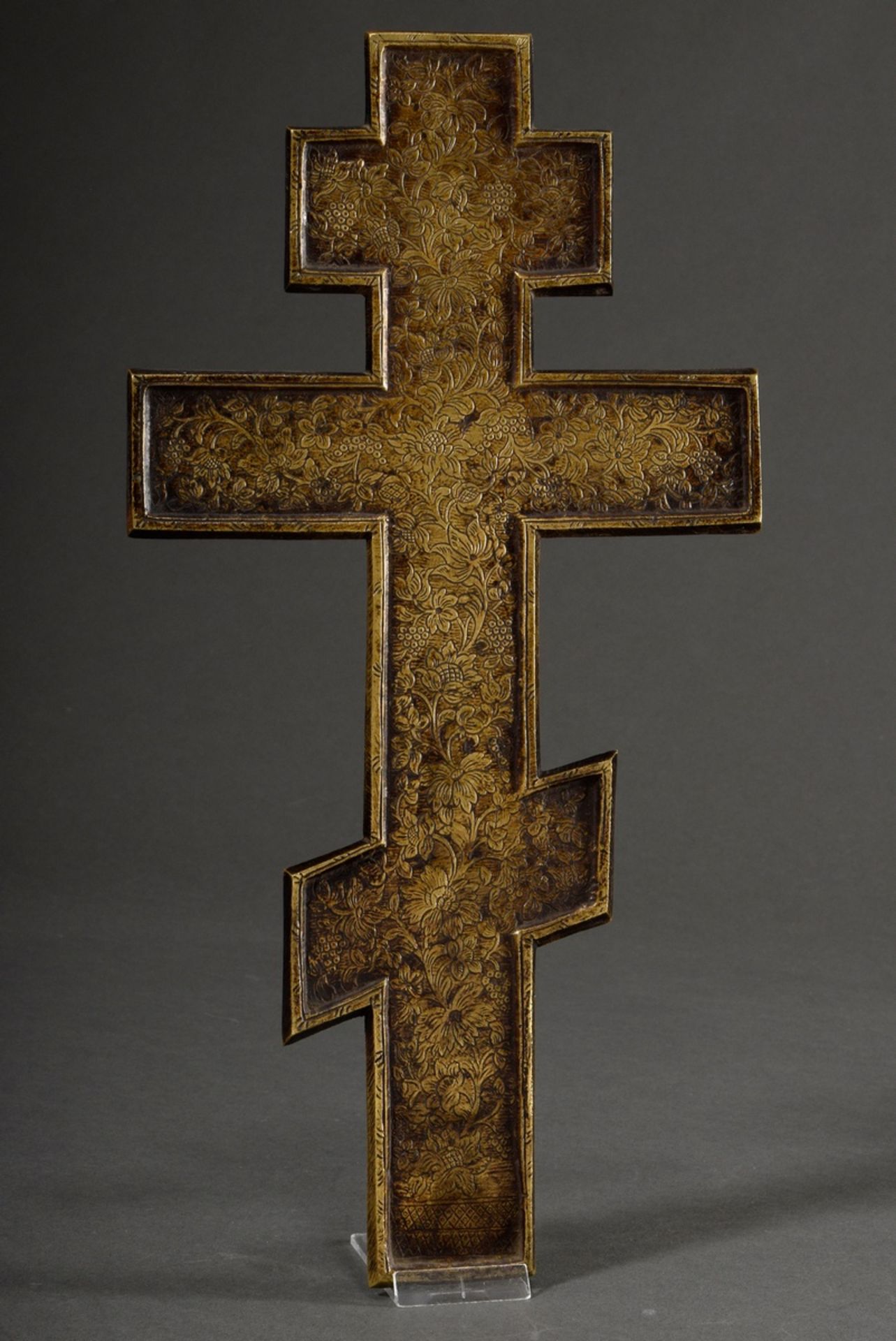 Orthodoxes Reise Kruzifix mit dunkelblauem Champlévé Emaille, verso floral graviert, Russland 19.Jh - Bild 2 aus 7