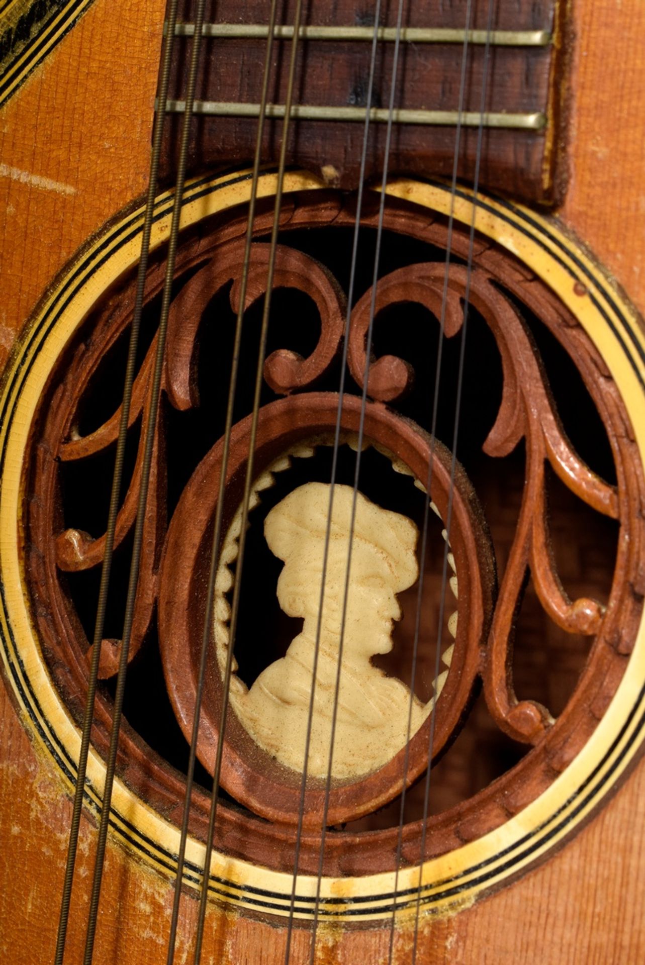 unusual mandolin "Johann Wolfgang Goethe", Saxony / Bohemia around 1900, classical facon, soundhole - Image 3 of 9