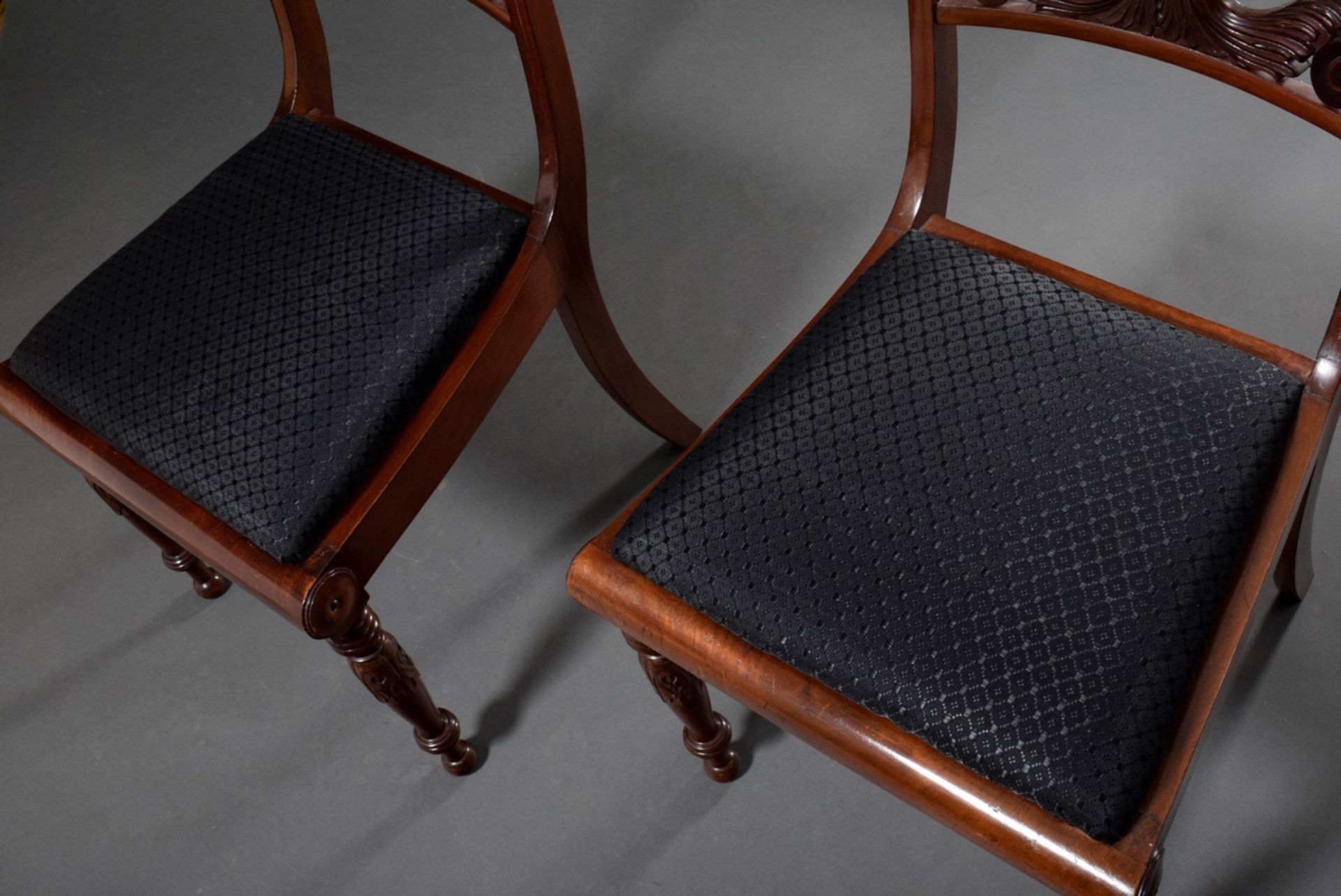 Pair of Biedermeier chairs with floral carved back board, turned legs and horsehair upholstery, mah - Image 6 of 6