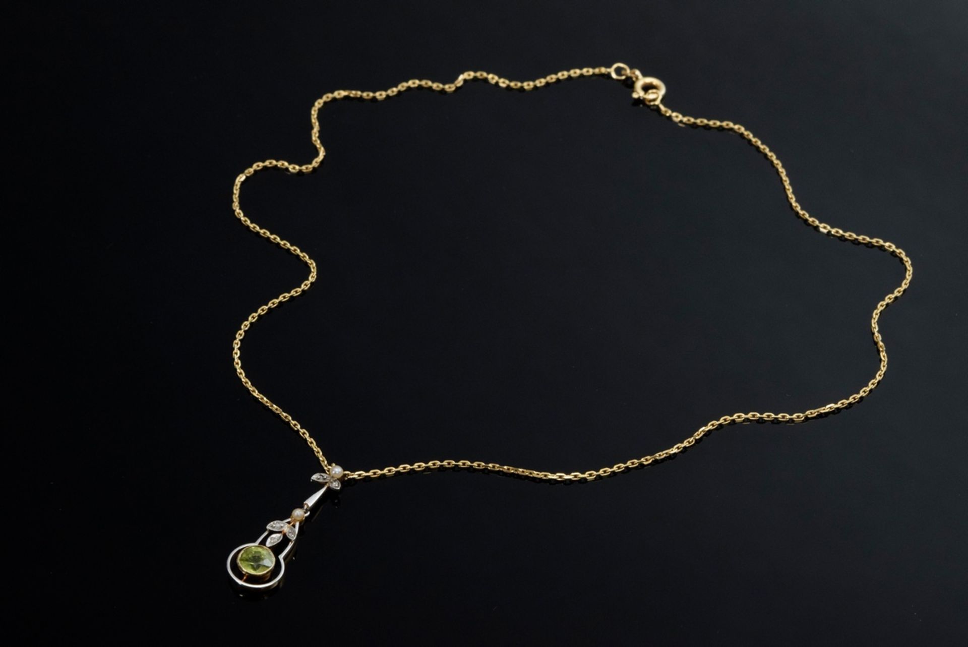 Yellow gold 585 link chain with antique platinum plated peridot pendant, decorated with diamond ros - Image 2 of 2