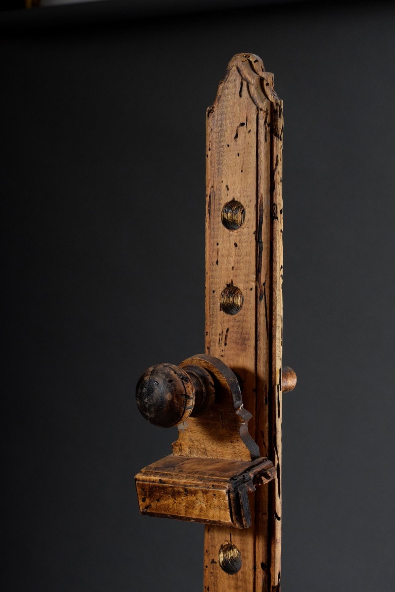 Rustic height-adjustable easel with turned balusters, softwood, 19th c., h. 180cm, old worm damage, - Image 3 of 5