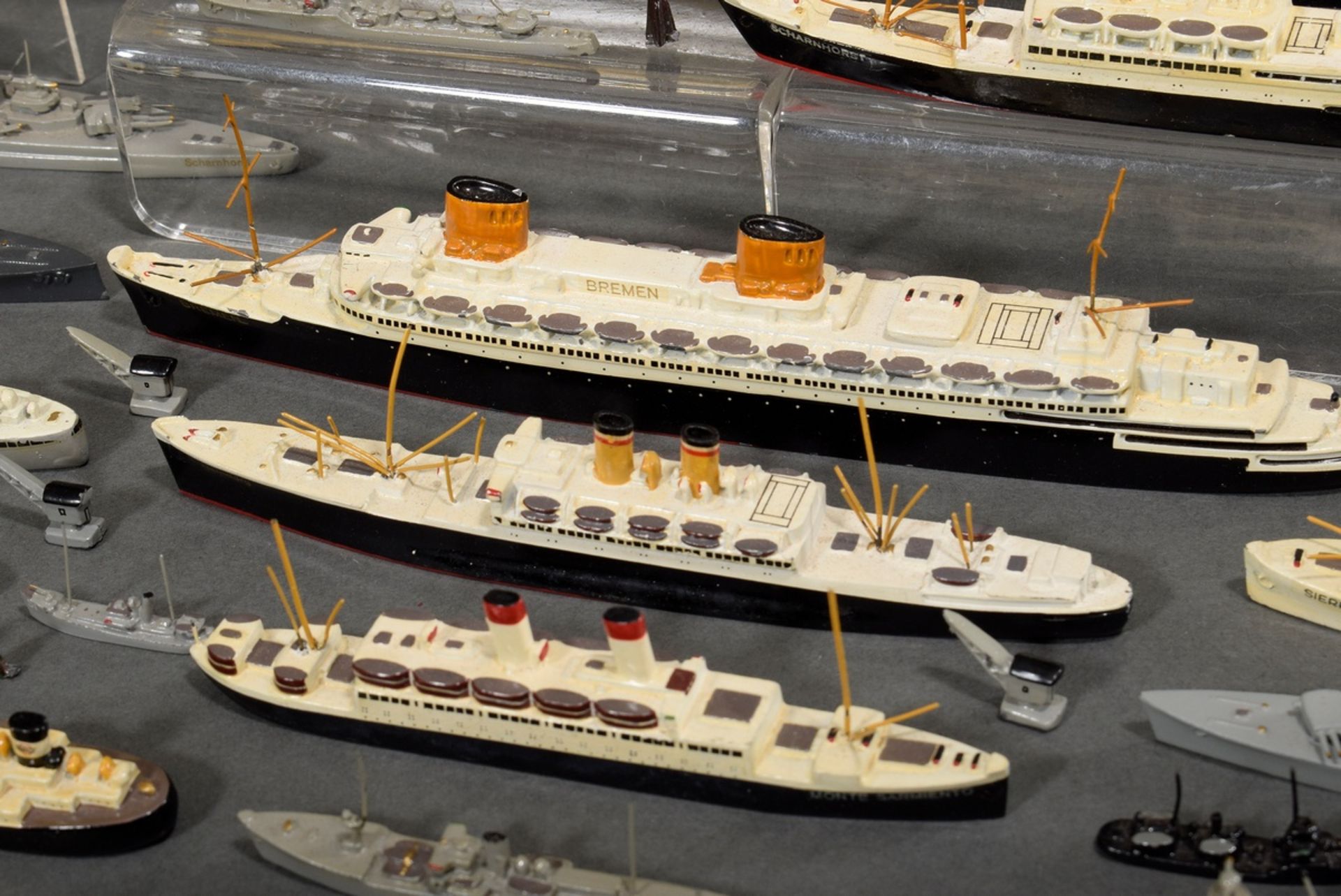 Collector's box with Wiking ship models, among others "Hamburg", "Bremen", "Queen Mary", "Gorch Foc - Image 9 of 17