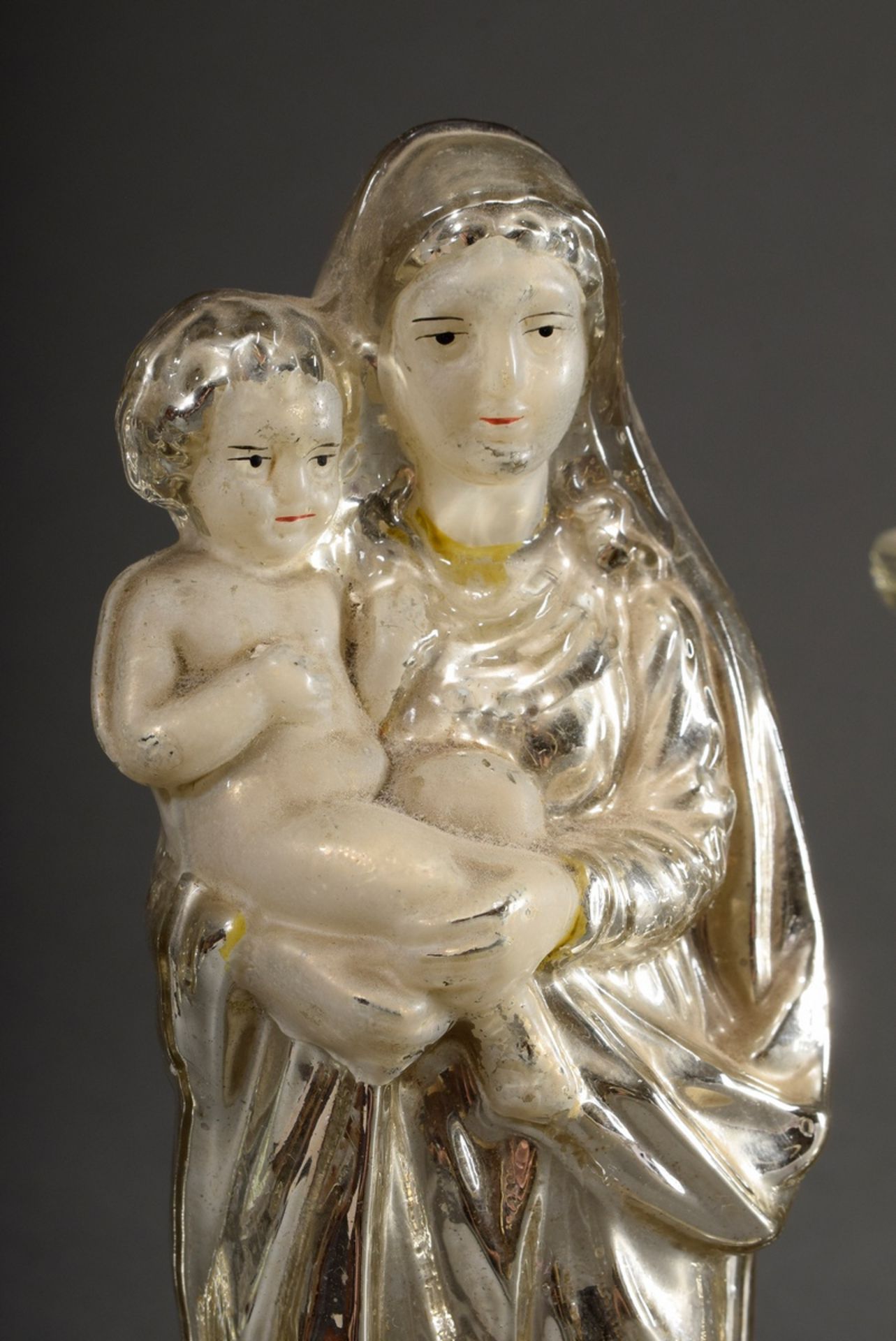 4 Various pieces of mercury silver: 1 Madonna with child (h. 22cm) and 3 candlesticks with "roses"  - Image 3 of 6