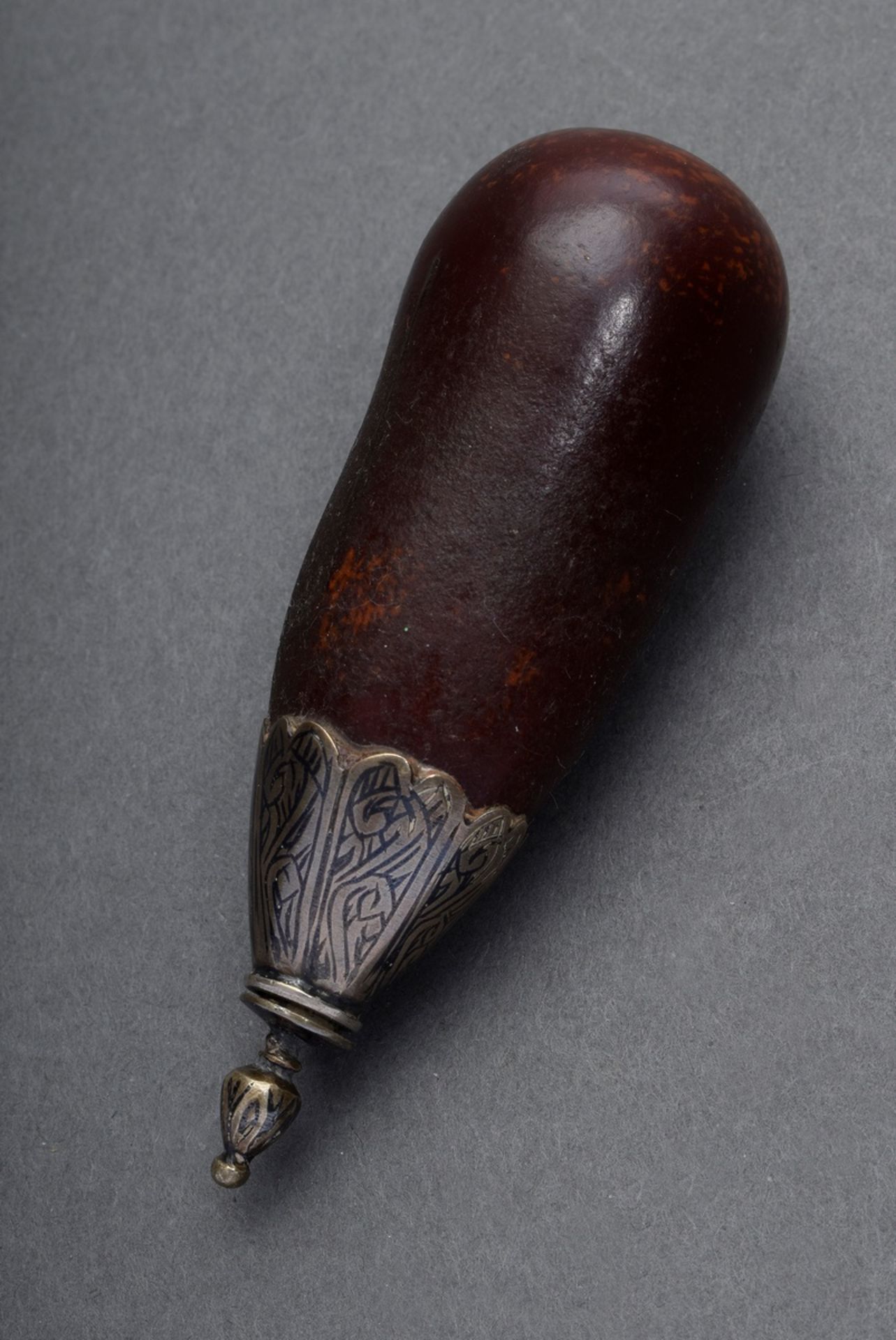 Ornamental gourd snuff bottle with niello silver mount, probably Caucasus 19th century, l. 10cm, mi - Image 2 of 3