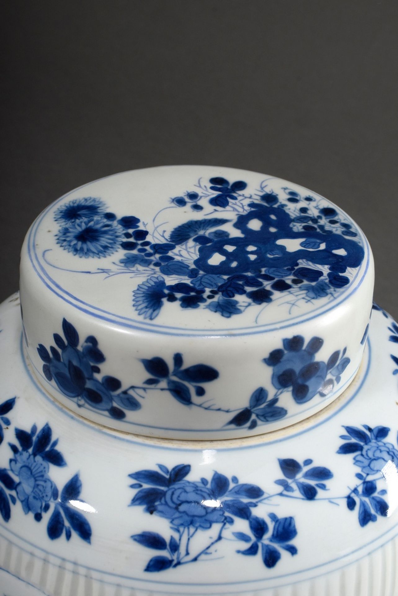 Chinese porcelain ginger pot with grooved body and floral blue painting reserves on the wall, botto - Image 3 of 5