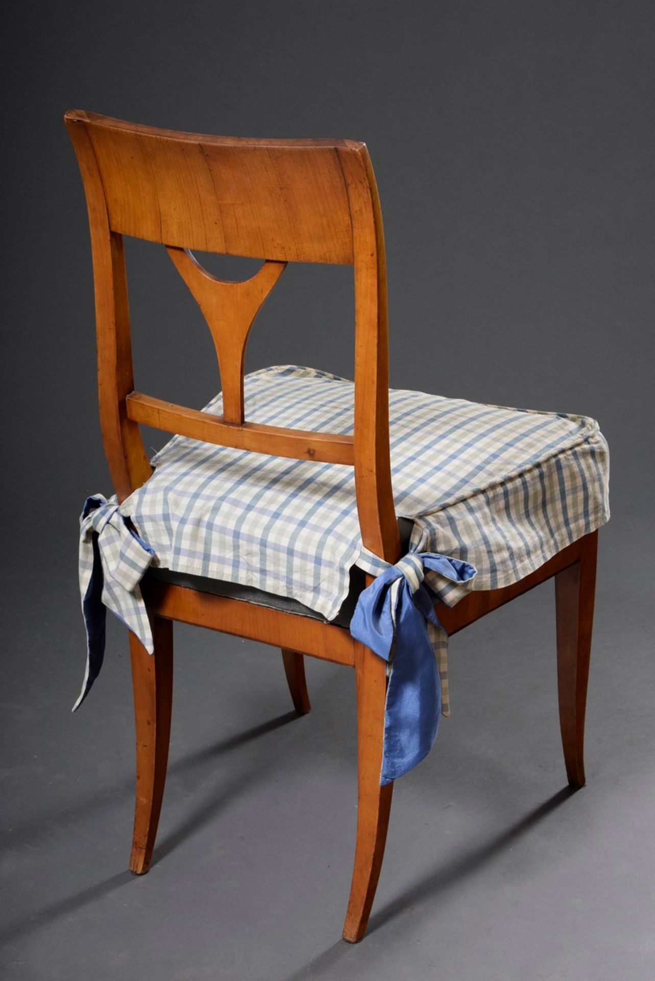 6 Biedermeier chairs on sabre legs with floral inlays in the backrest, plus: removable covers and 3 - Image 5 of 7